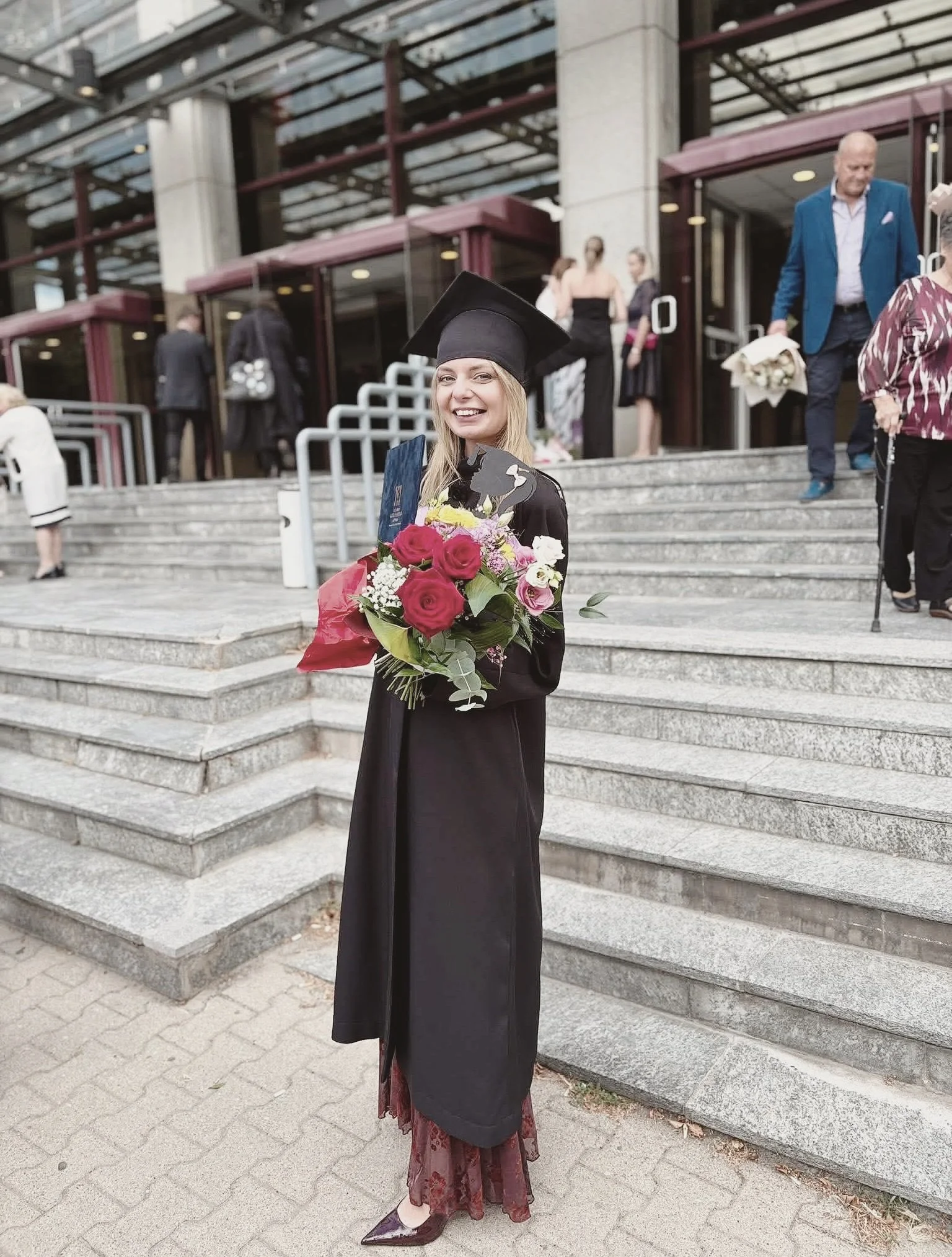 Ez is megt&ouml;rt&eacute;nt✨👩&zwj;🎓🎓🍷