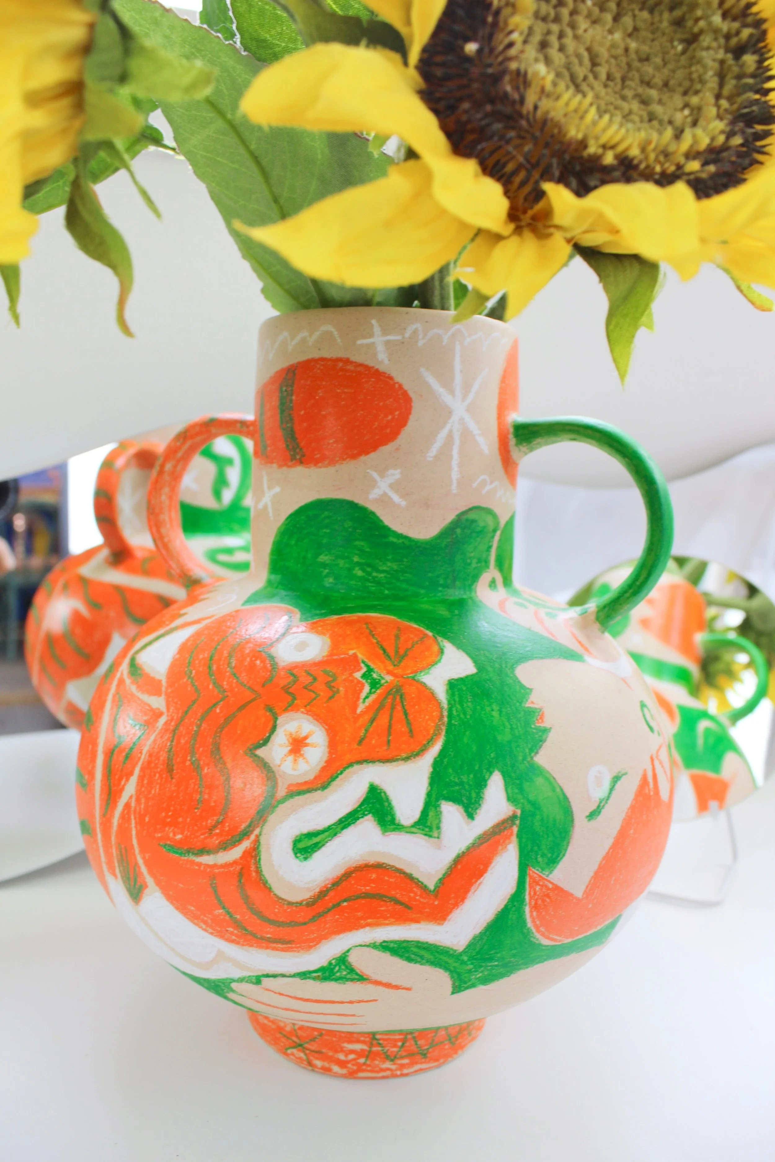 Ego / 2022 / Pastel on thrifted ceramic vase / Showcased with Supramare Art in Marseille and in the Villa Noailles Shop in Hyères