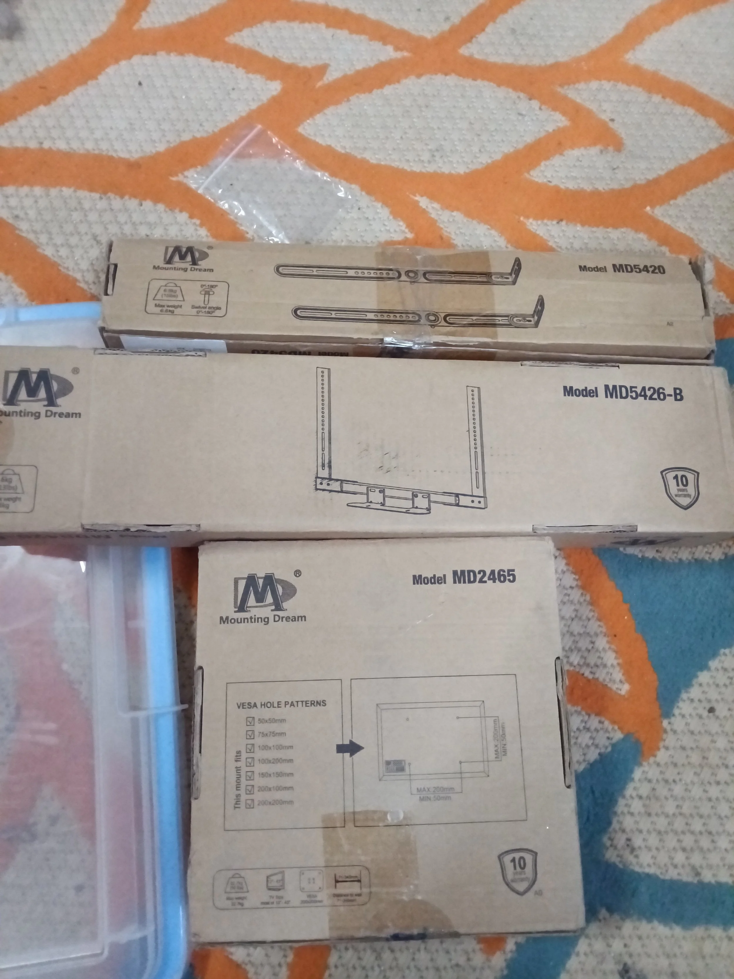 Universal TV and Soundbar Mounting Kit