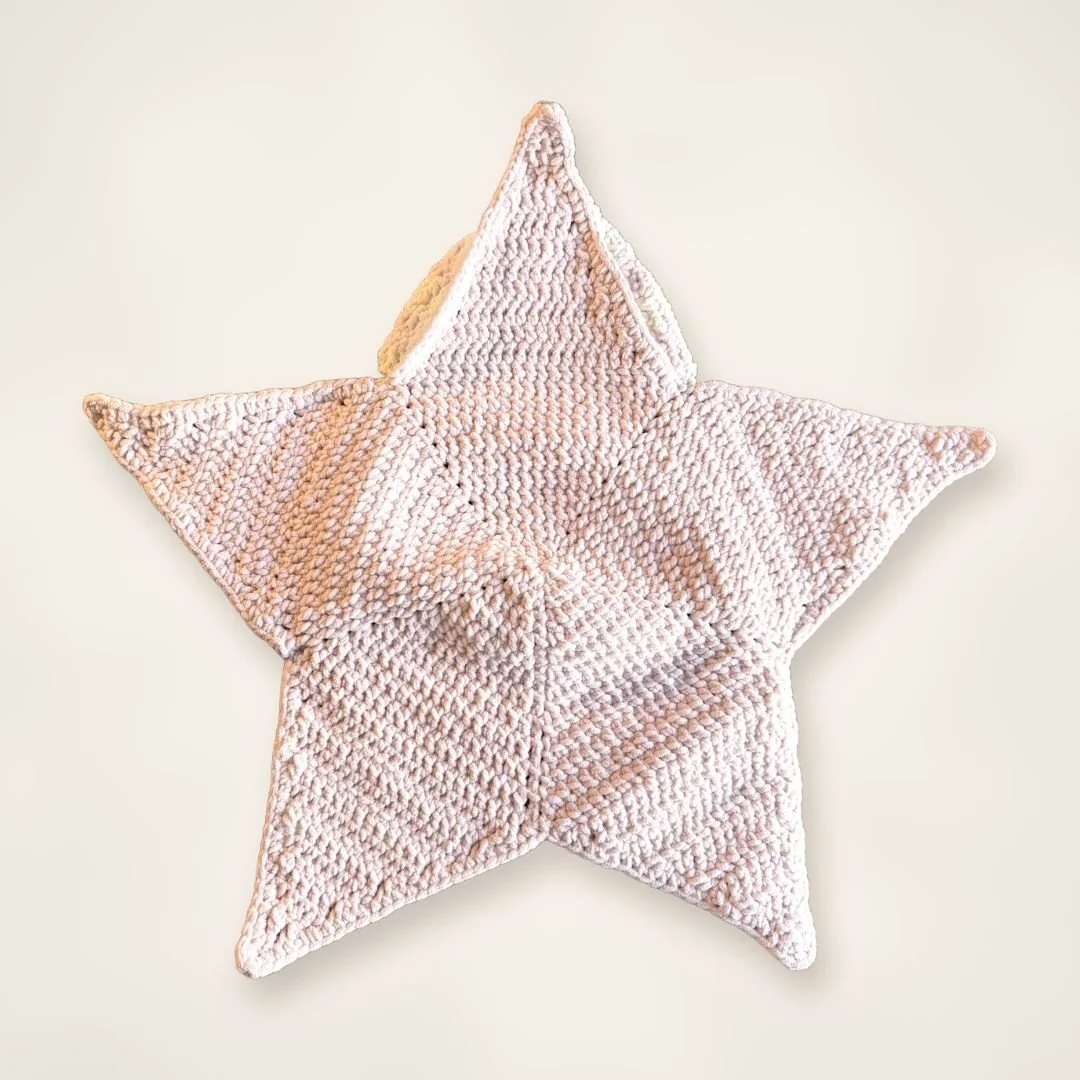 little-star-snuggle-pouch-crochet-back.jpg