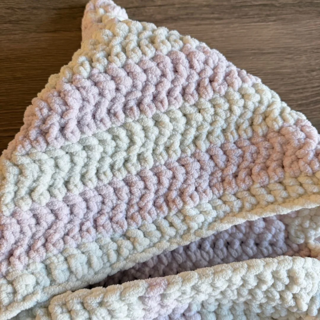 crochet-baby-pouch-hood-detail.jpg