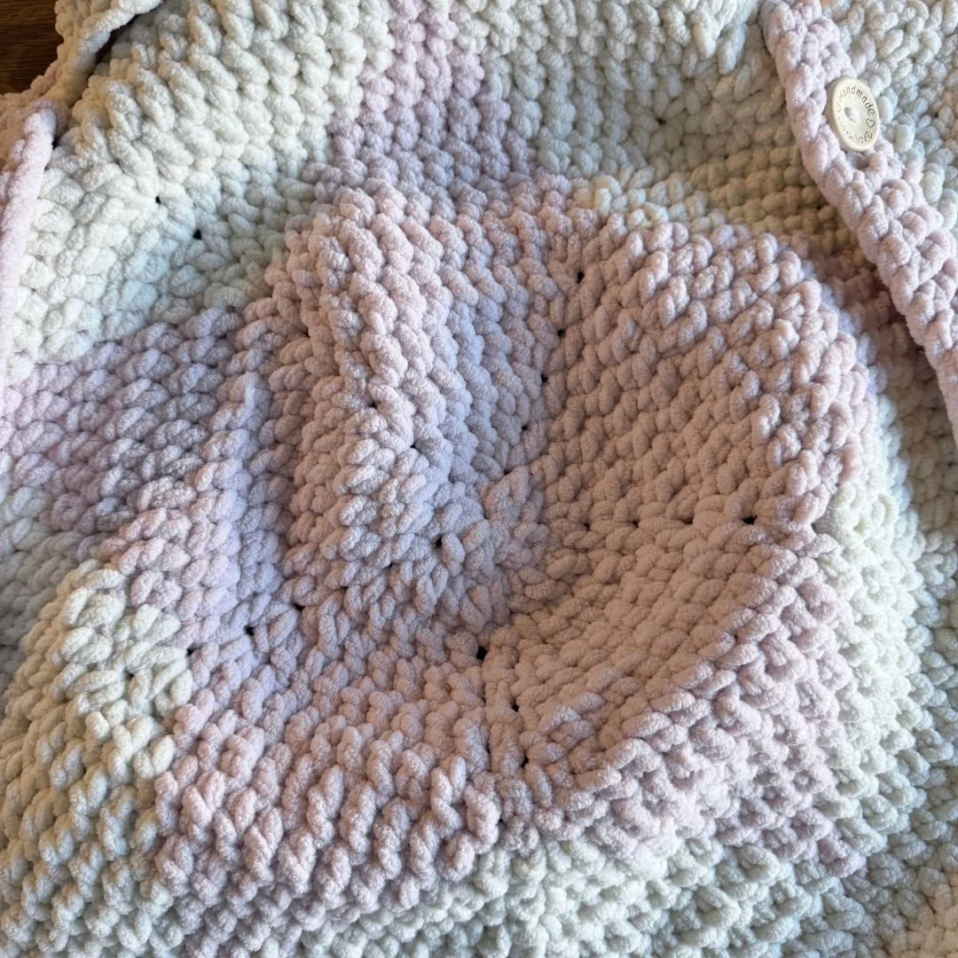 crochet-baby-pouch-centre.jpg