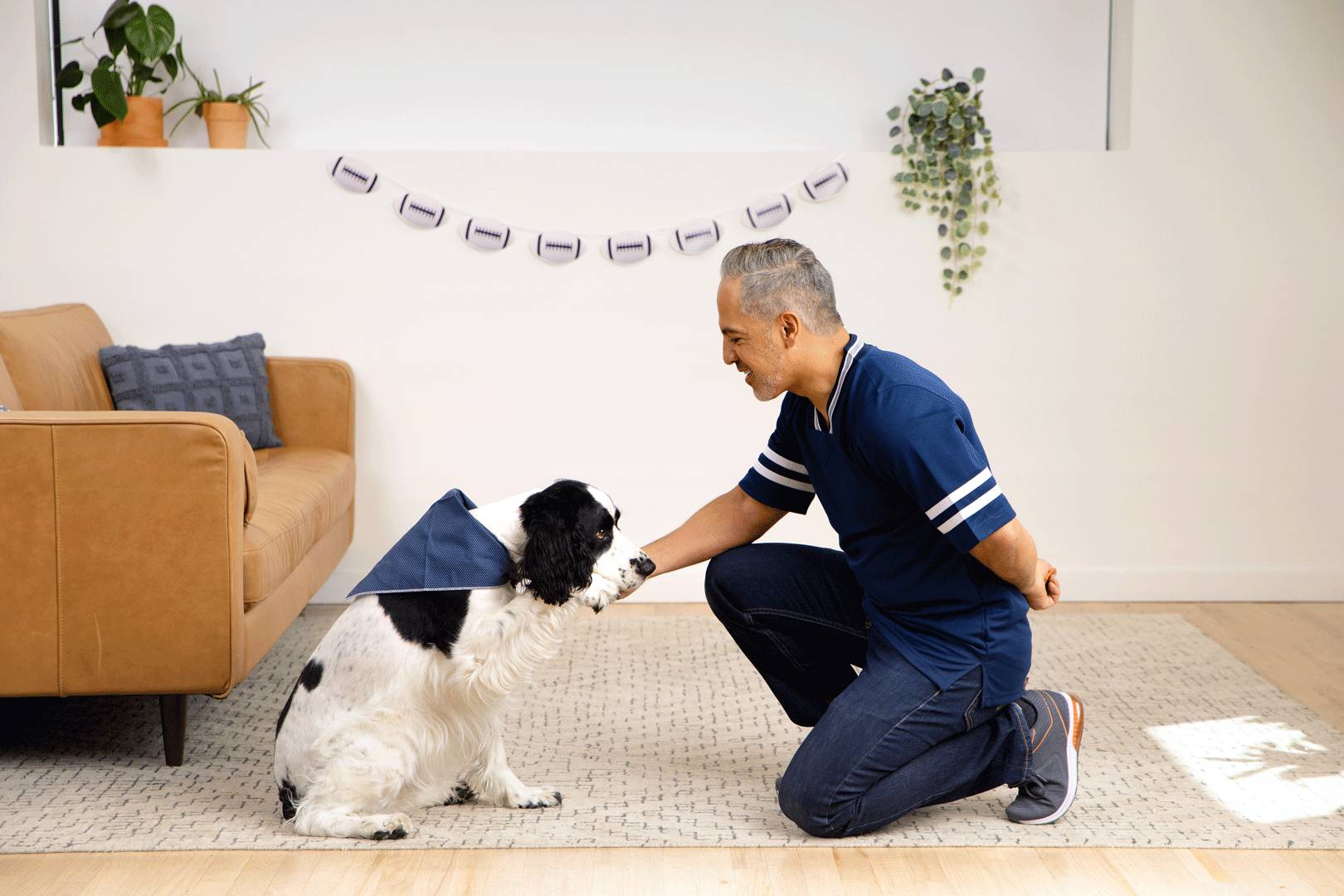 Blue-Buffalo_r1_Cooper-Treat-2.gif