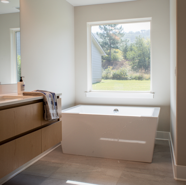 Tub-to-Shower Conversion and When Keeping the Tub Is Better
