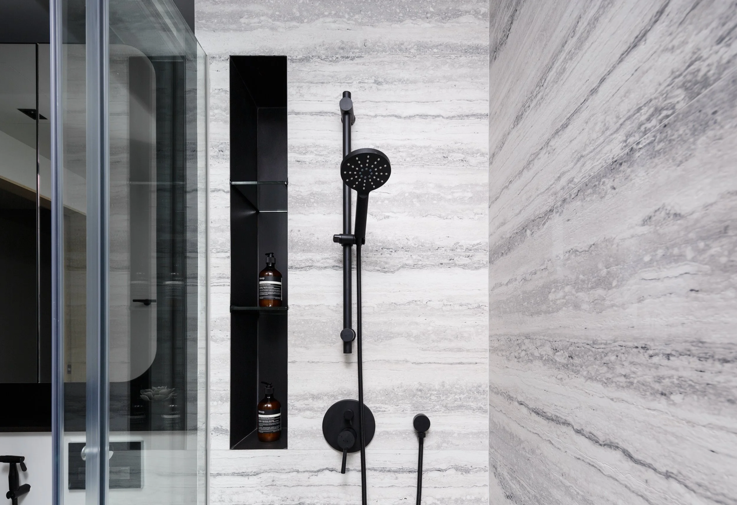 10) MASTER BATHROOM 2.jpg