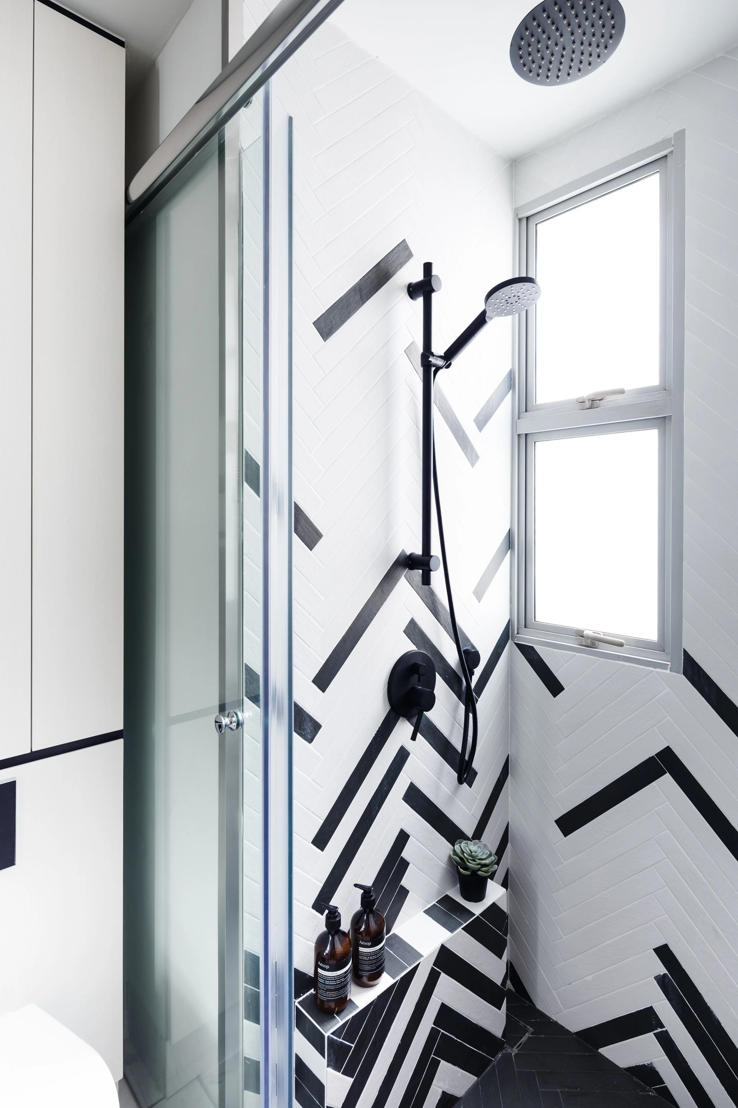 7) COMMON BATHROOM 2.jpg