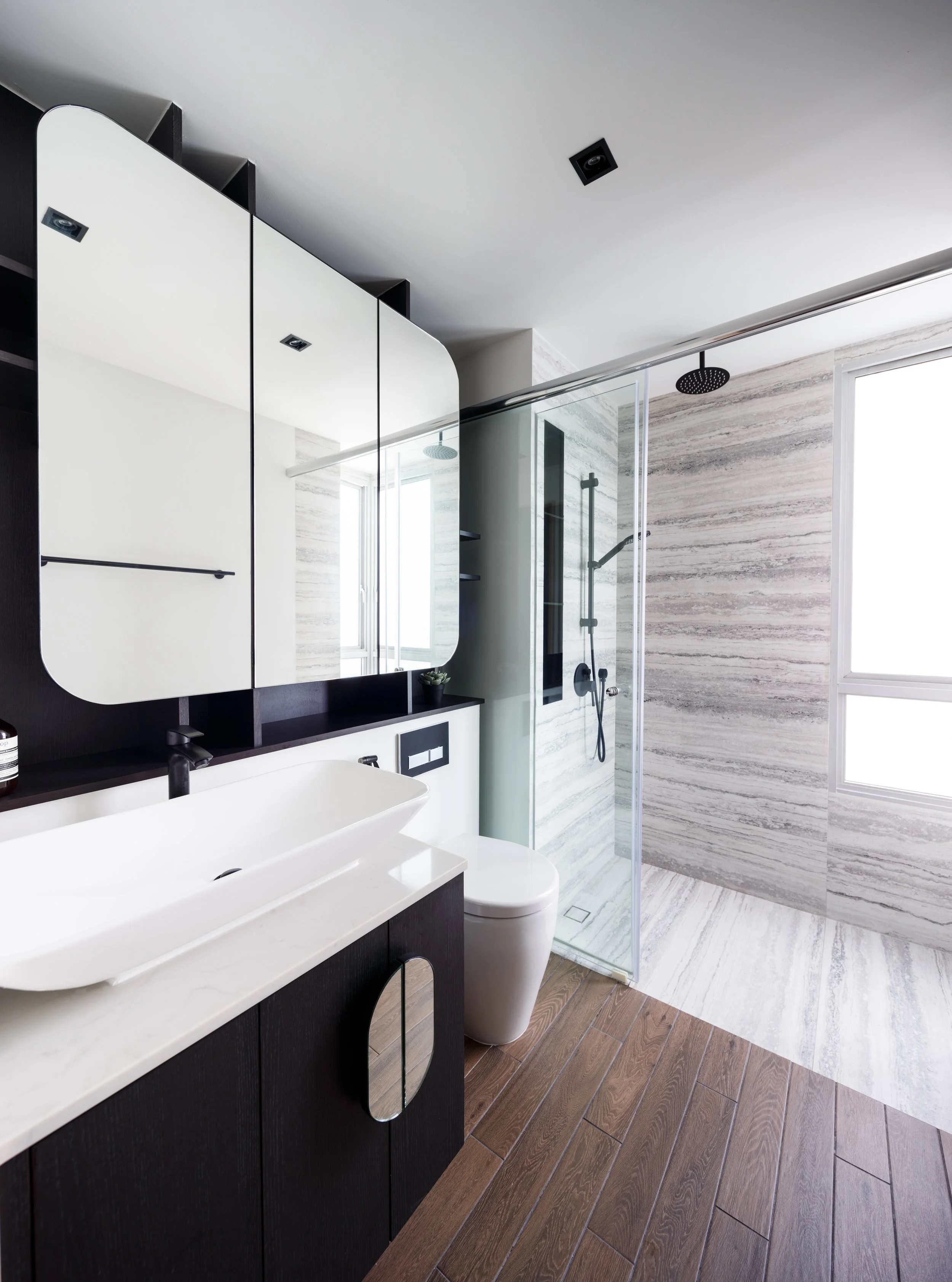 9) MASTER BATHROOM.jpg