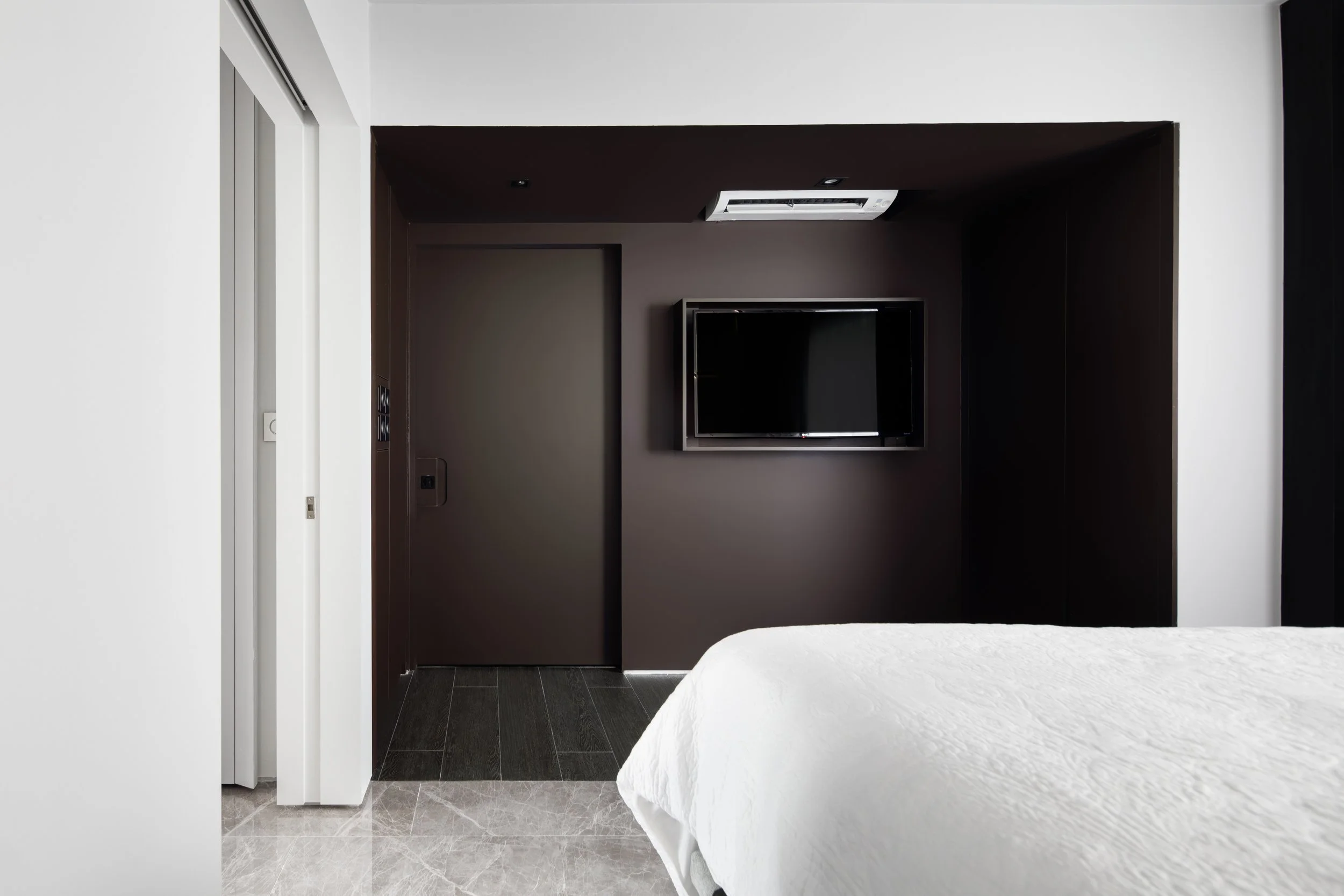 8) Master bedroom.jpg