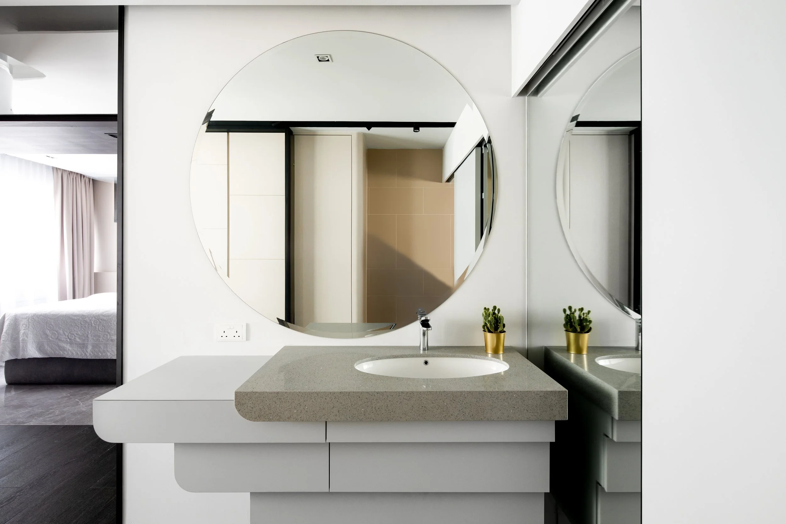 12) Dresser.jpg