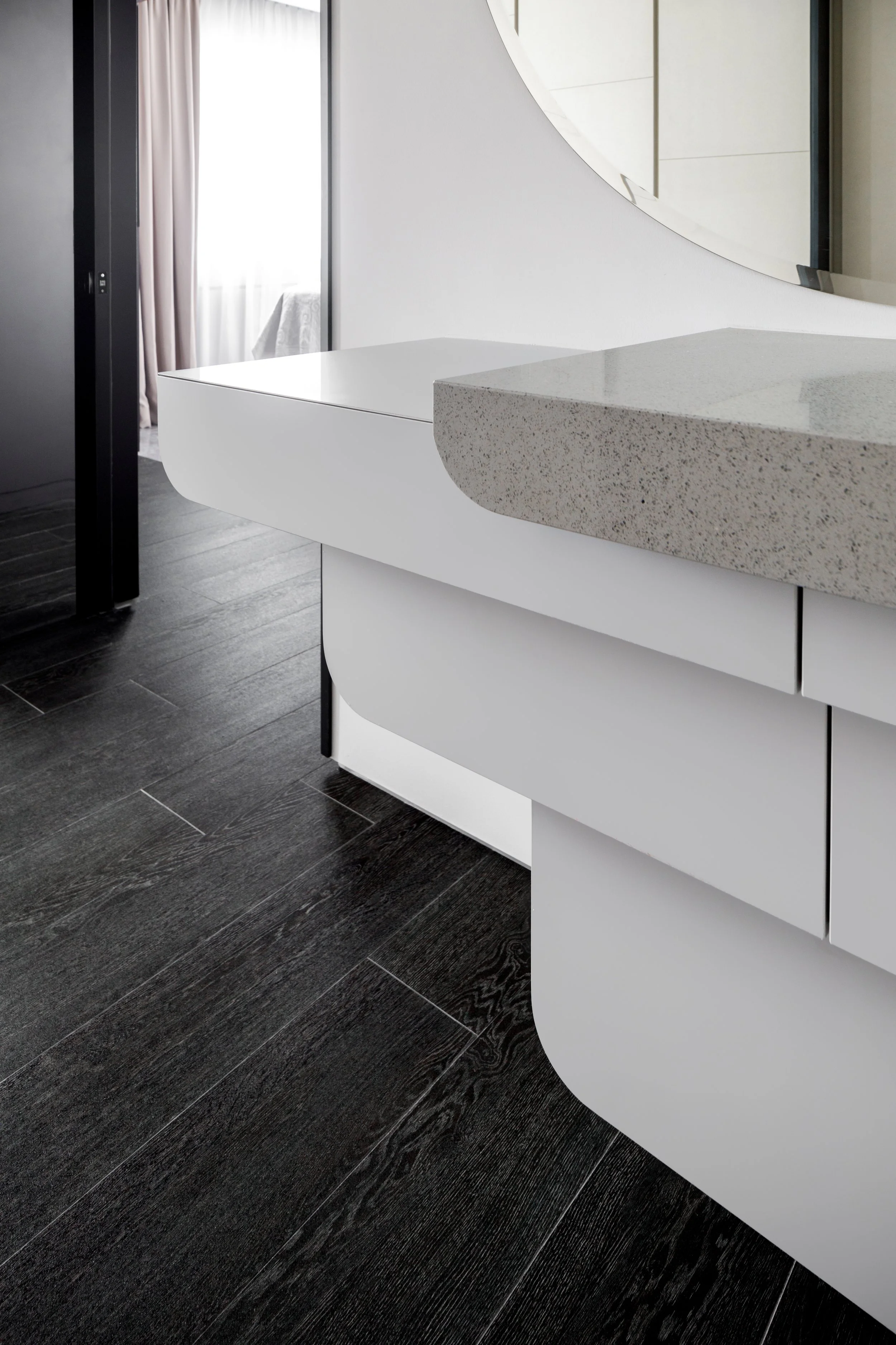 13) Dresser.jpg