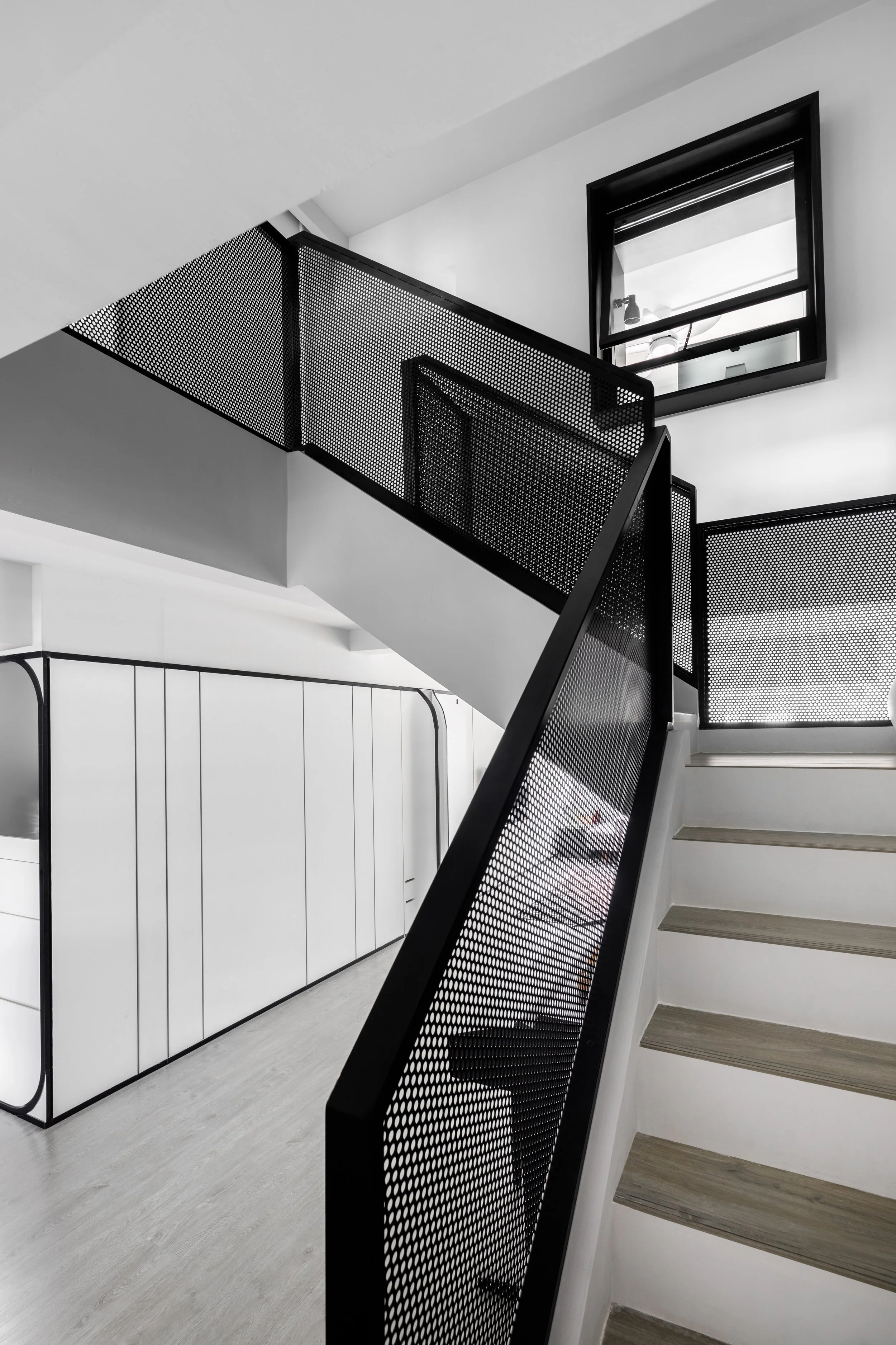 8) Stairwell.jpg