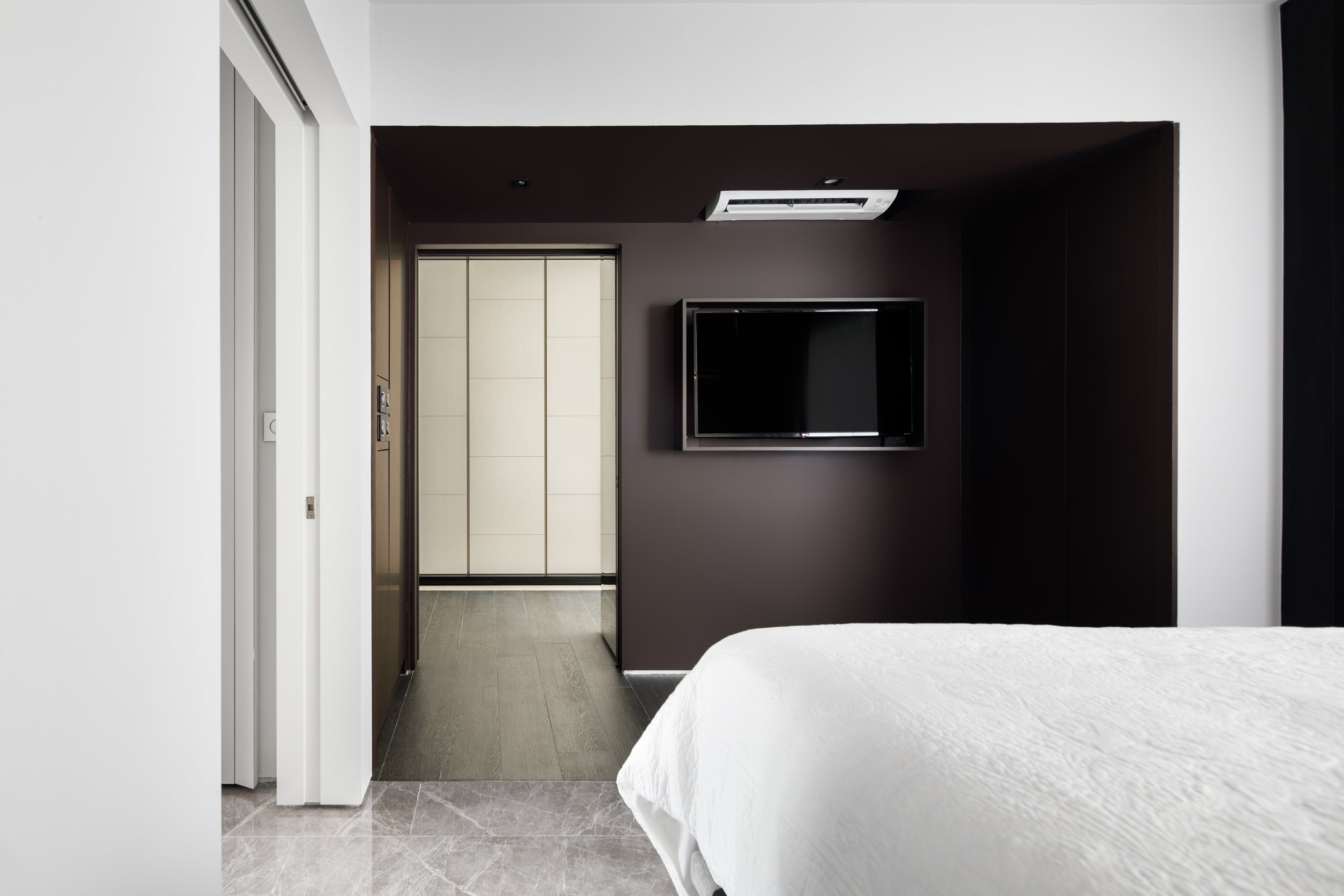 9) Master bedroom.jpg