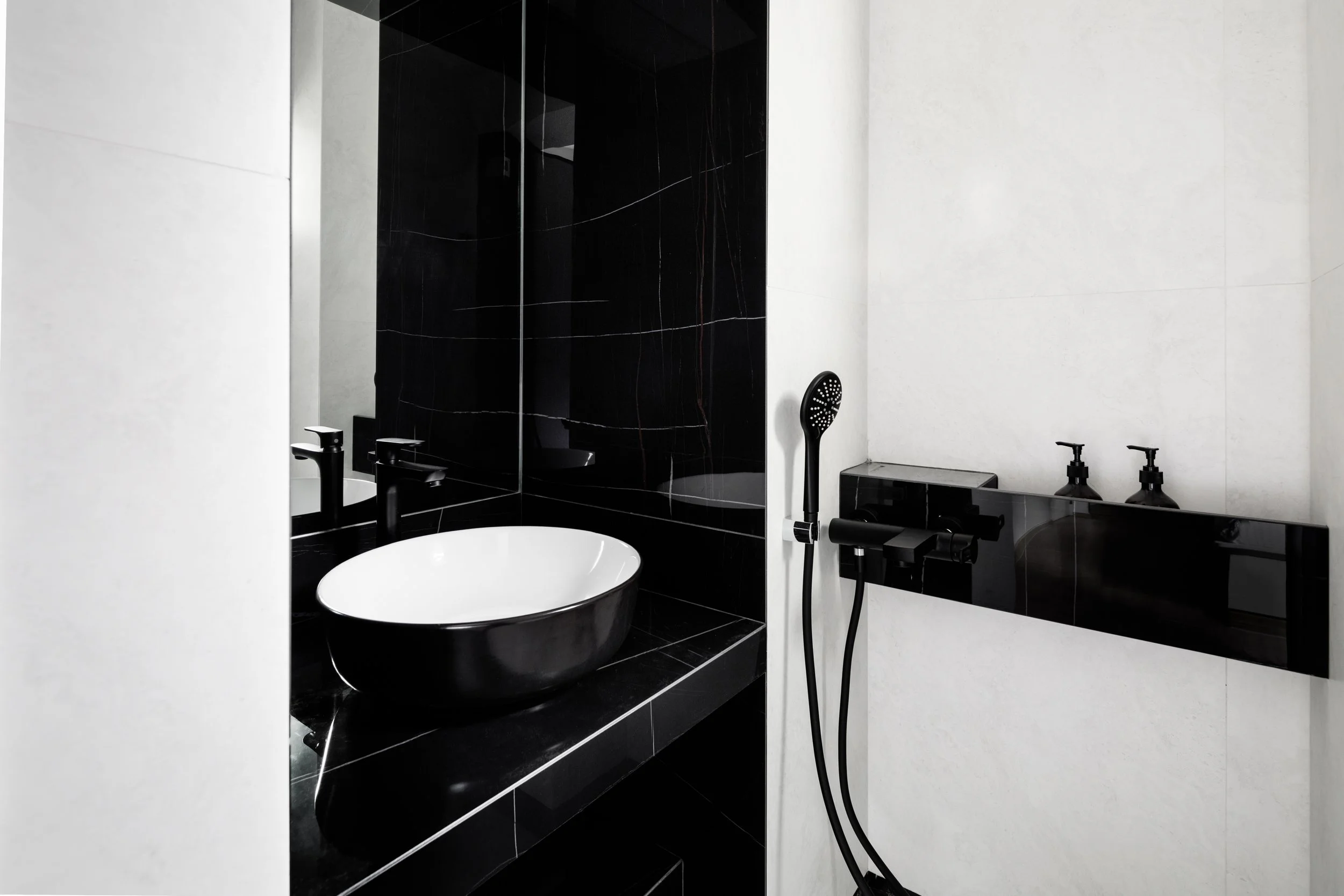 8) Bath 1.jpg
