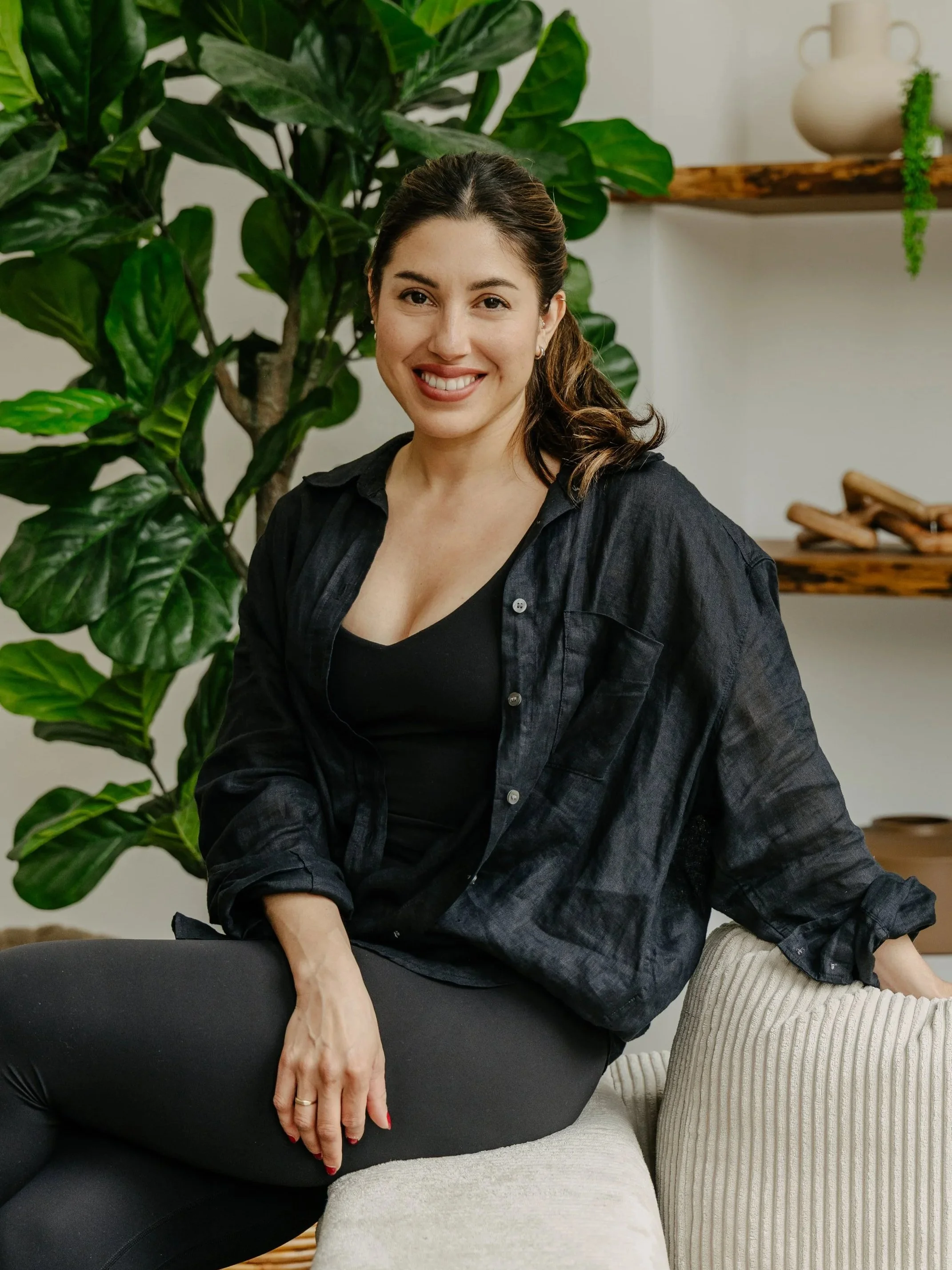 Intensive Mat Pilates Teacher Training - In-person in Montreal. M-TT method includes comprehensive anatomy education, creative labs, in-depth knowledge about hands-on adjustments, ethical teaching, trauma-informed workshops. Classical & contemporary