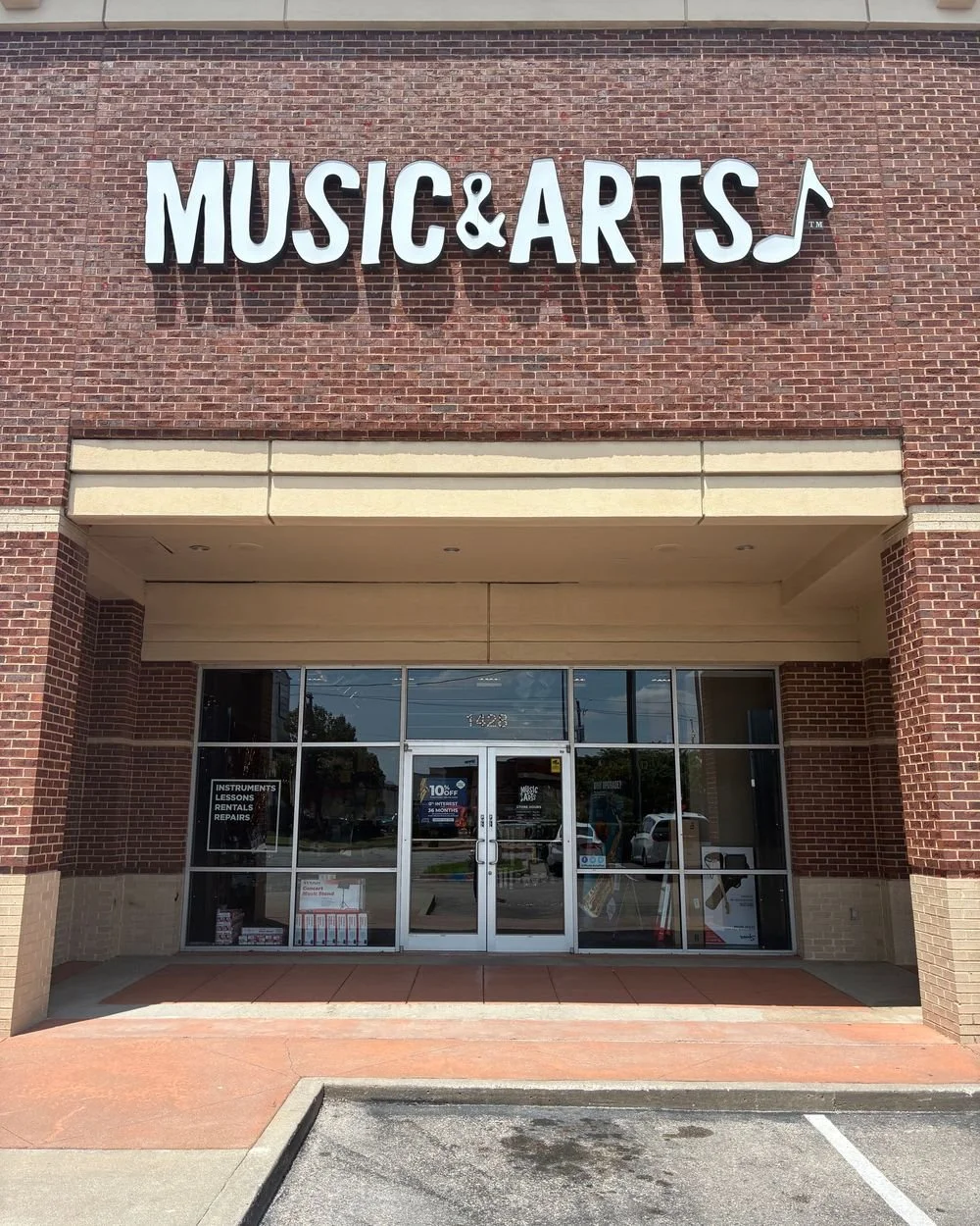 A clean storefront makes a great first impression ✨ We were glad to get Music &amp; Arts in Hurst shining again with clean glass and a sharper look out front. If your business windows are starting to show dust, fingerprints, or buildup, we&rsquo;d be