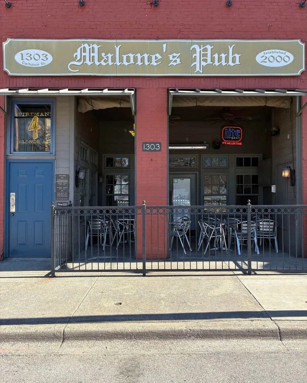 Check out the shine on Malone's Pub! ✨ We gave the windows a much-needed clean after a couple of years. Now, the pub looks more inviting than ever. Visit them at 1303 Calhoun St. and enjoy the refreshed views!