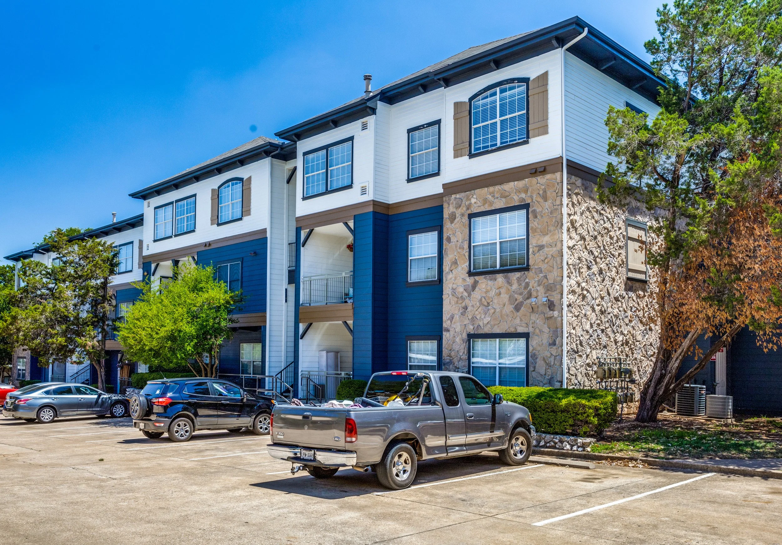 ELLWOOD EXTERIOR 1.jpg