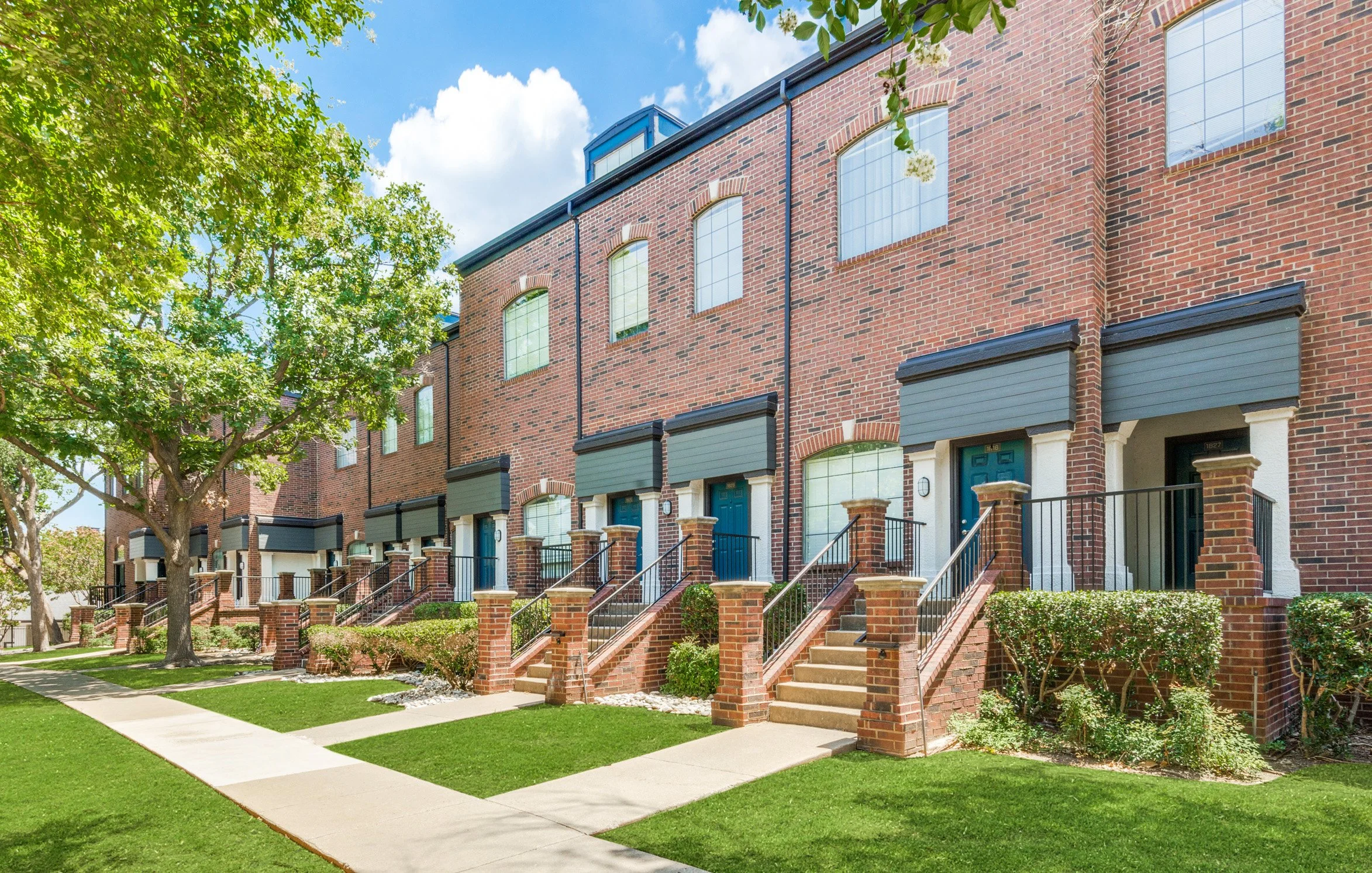 ELLINGTON EXTERIOR 8.jpg