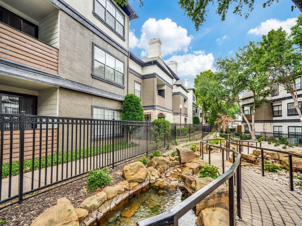 VINCENT EXTERIOR 3.jpg