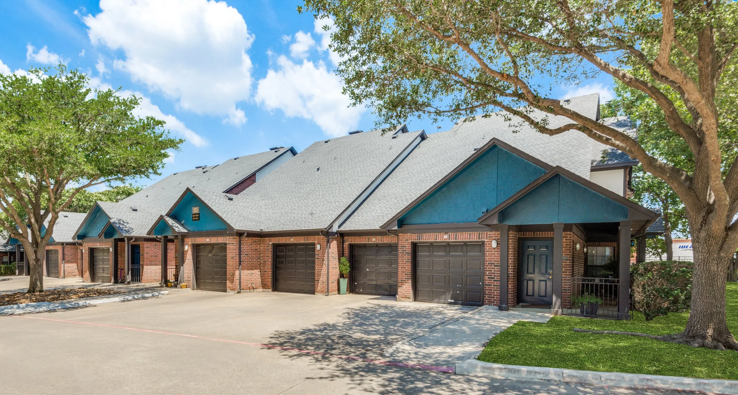ELLINGTON EXTERIOR 6.jpg