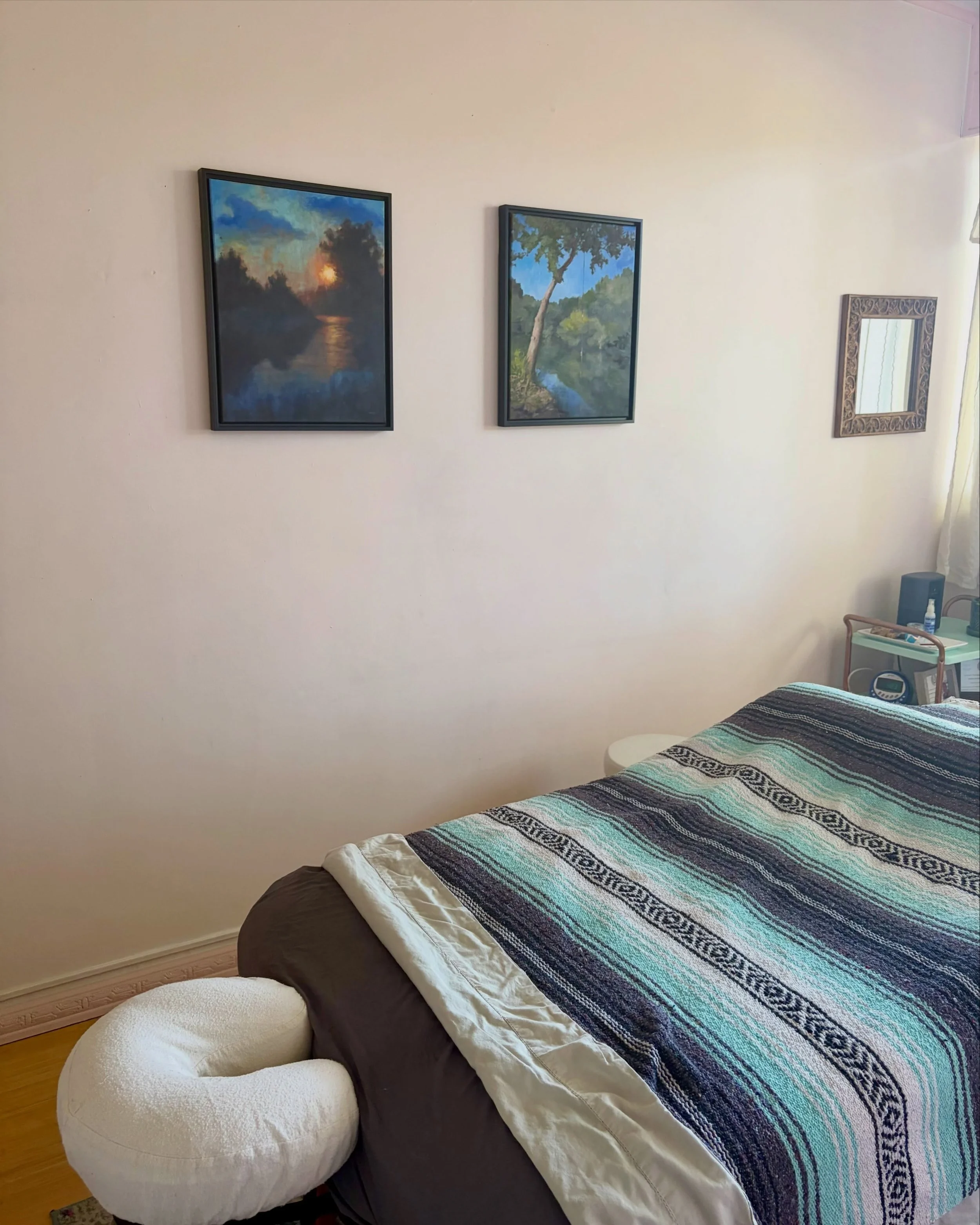 I&rsquo;ve got the prettiest view in my treatment room, thanks to paintings loaned by artist @lauramaltzgossen_art

Lots of nature scenes, she&rsquo;s got such a talent for painting light on water 💦 

👀 It&rsquo;s great to see how beautifully my ta