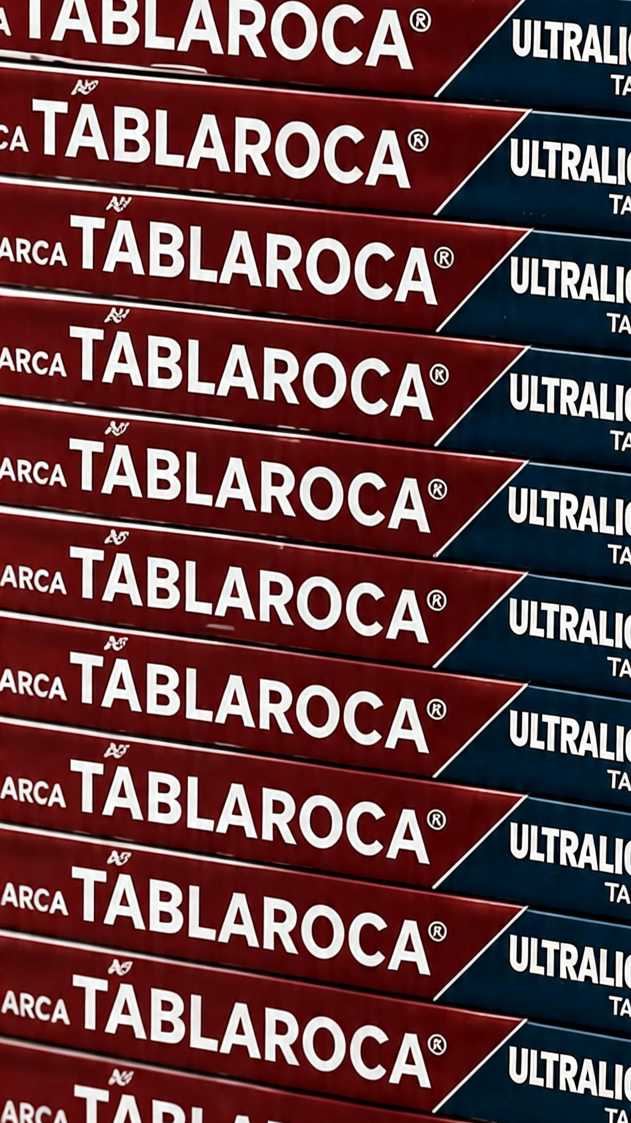 Paquete de chicles de la marca Tablaroa con empaque de color rojo y azul.