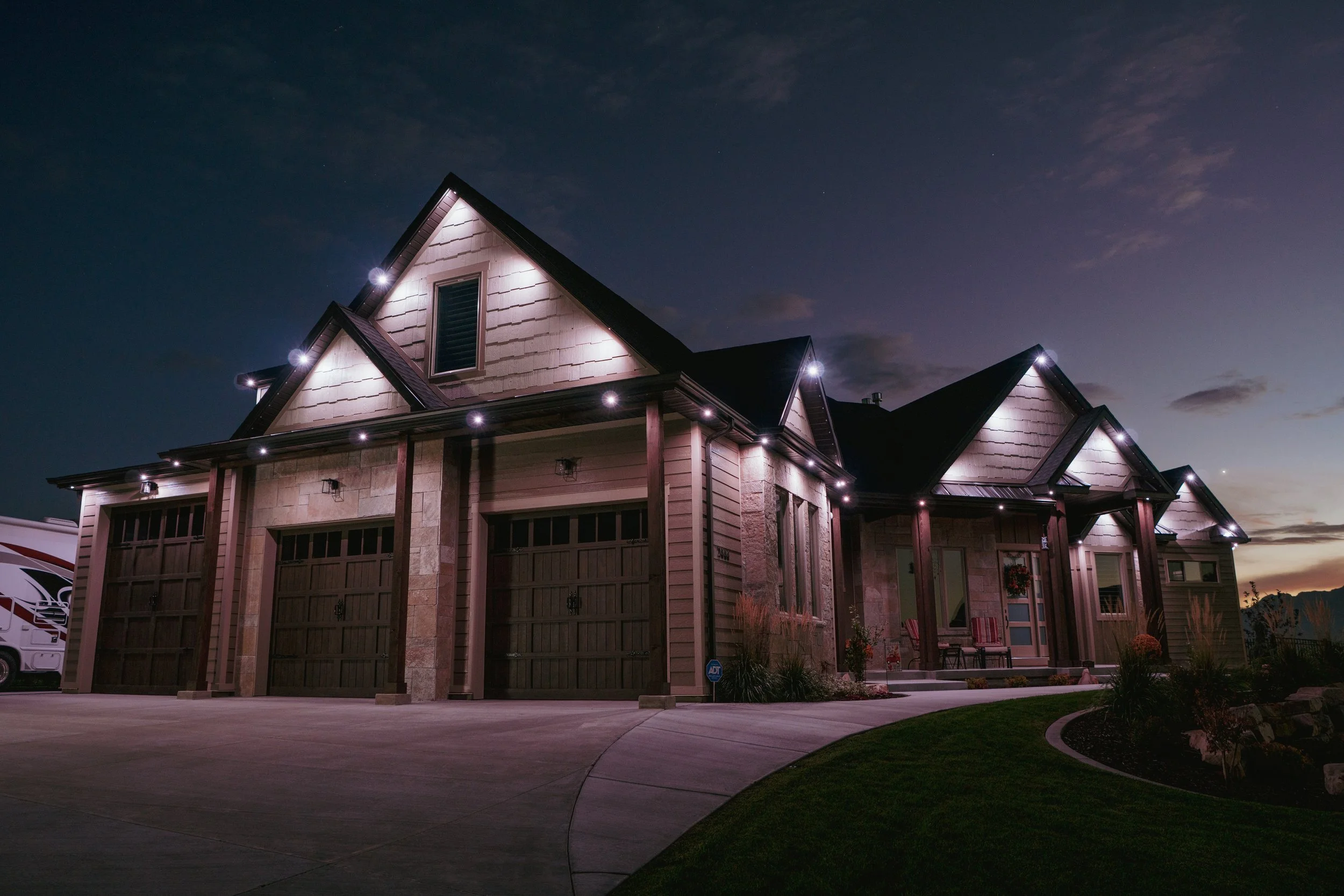 Eave - White - 03.jpg