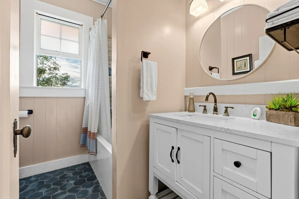 bathroom3.jpg