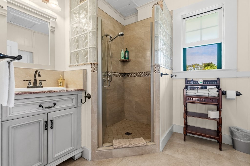 bathroom2.jpg