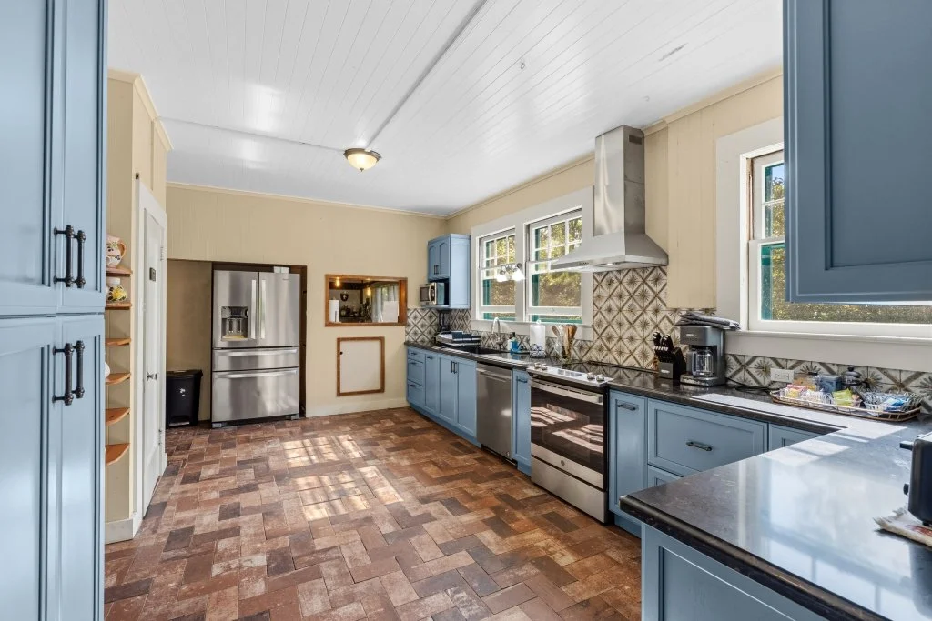 kitchen 2.jpg