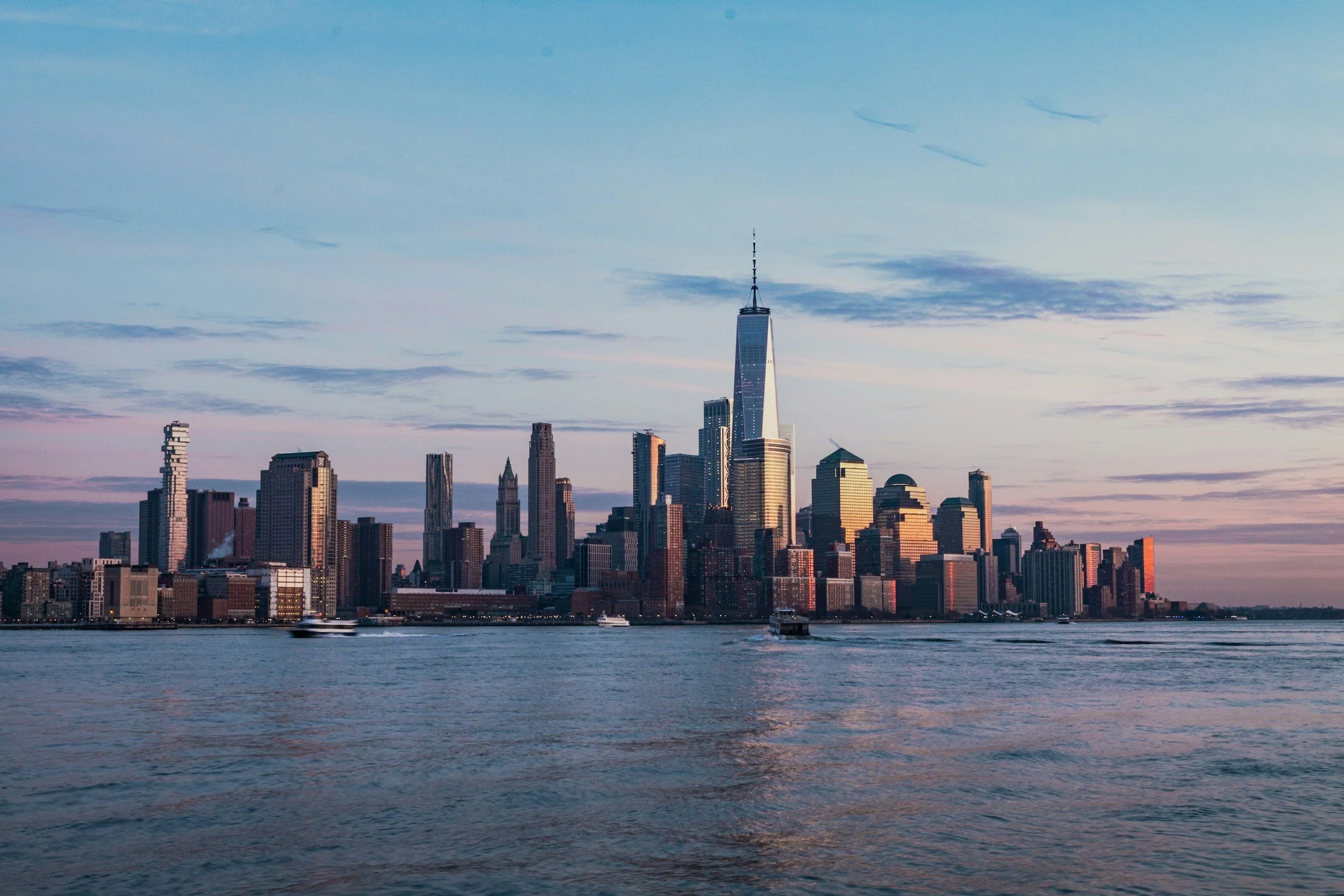nyc skyline highlighting the financial district