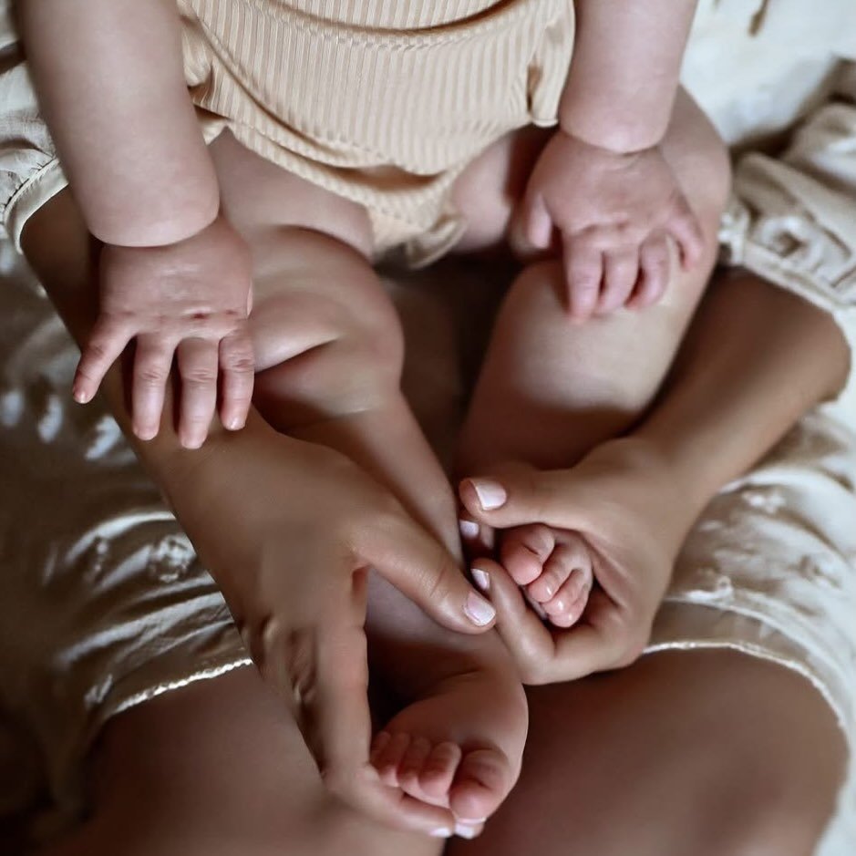 Dimples. Wrinkles. Rolls. The delicacy of infancy is full of sweet pieces that disappear way too quickly. 🥹