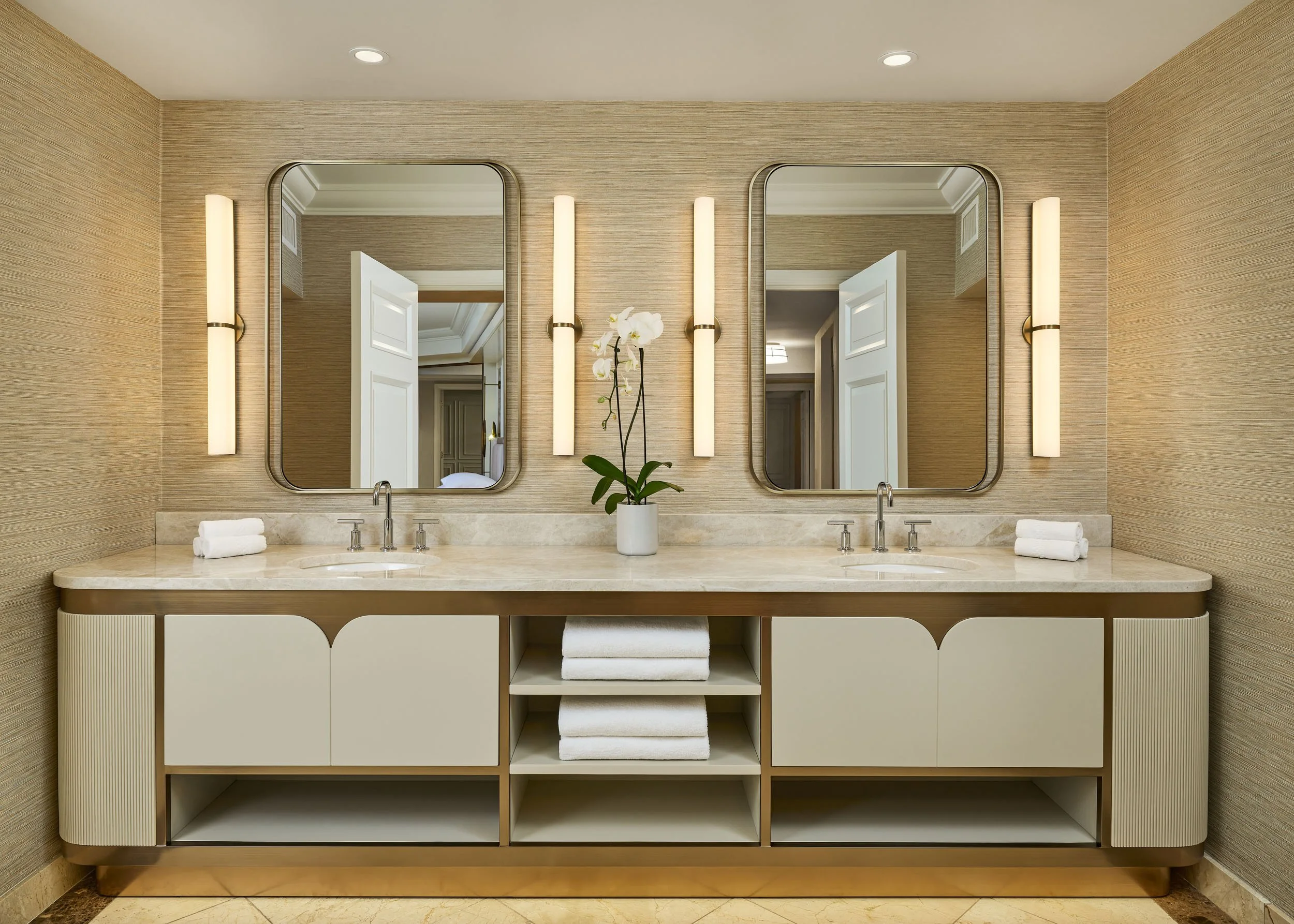 DENRZ-TheRitzCarltonDenver-Presidential_Suite-MasterBathroom_1pp.jpg
