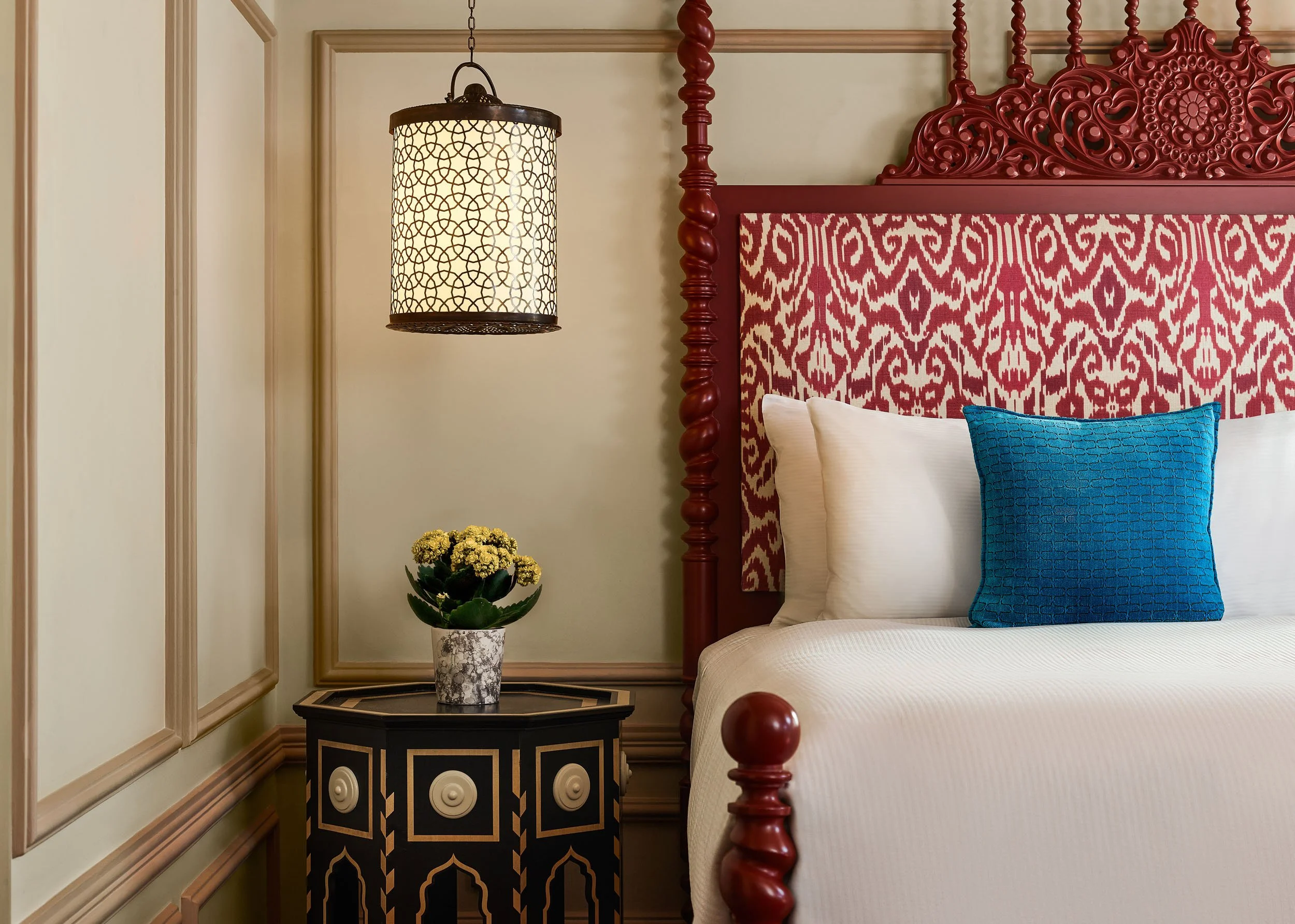 Istanbul-Curio-HagiaSofia-JuniorSuite-Bedroom-Bed_Detail.jpg