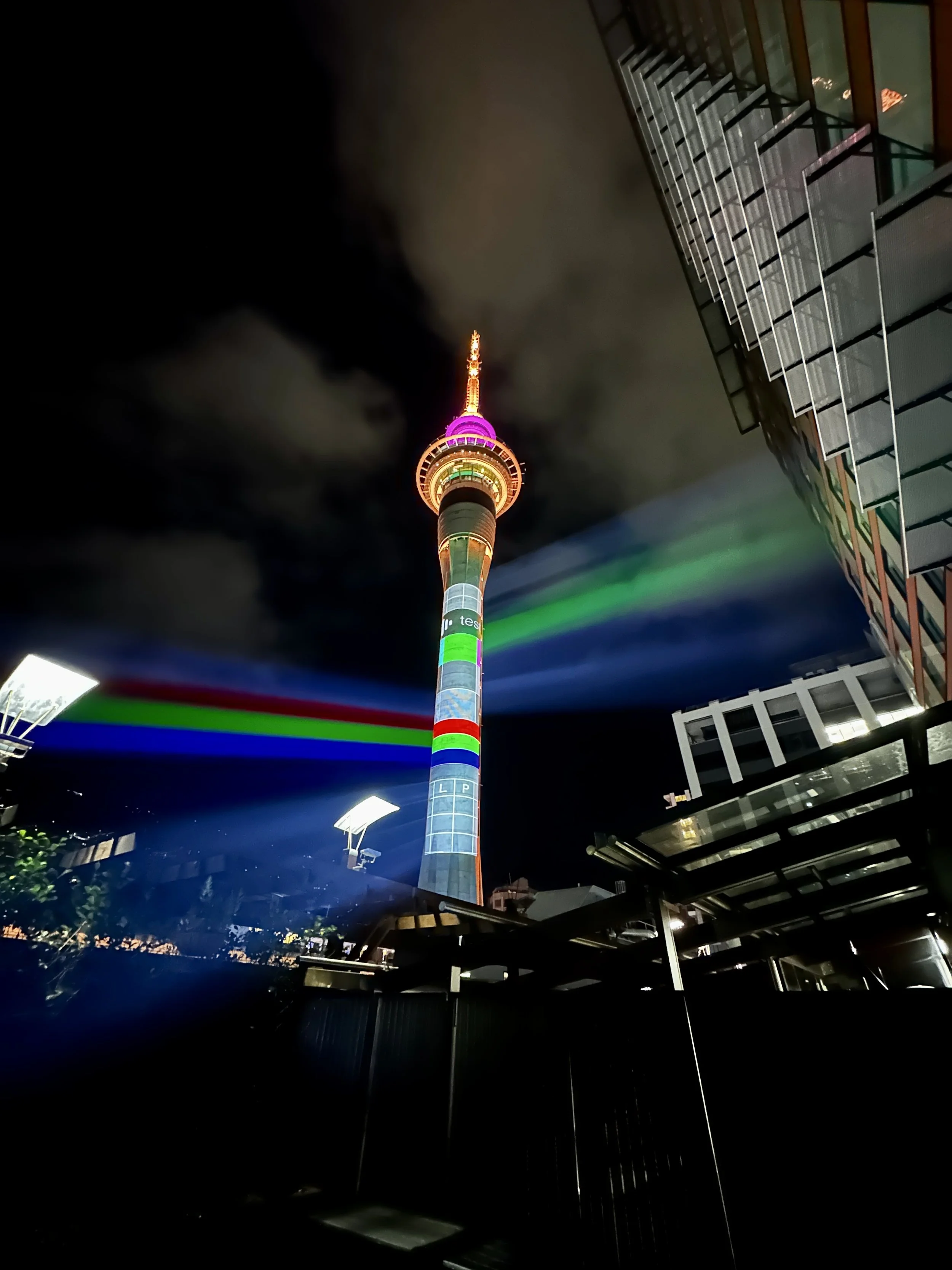 Sky Tower & StreamlinerIMG_0044 (1).JPG