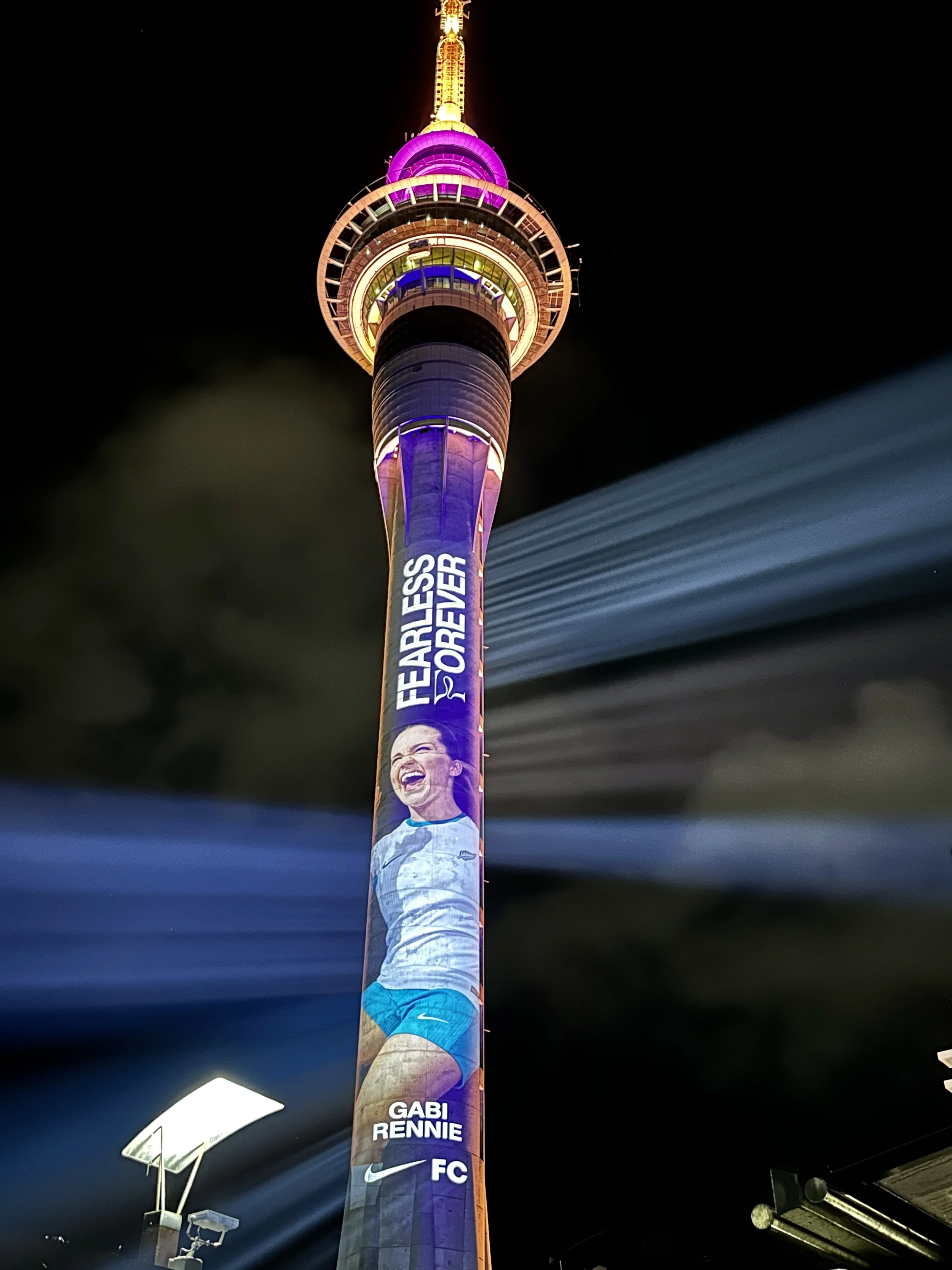 Sky Tower & StreamlinerIMG_0051.JPG