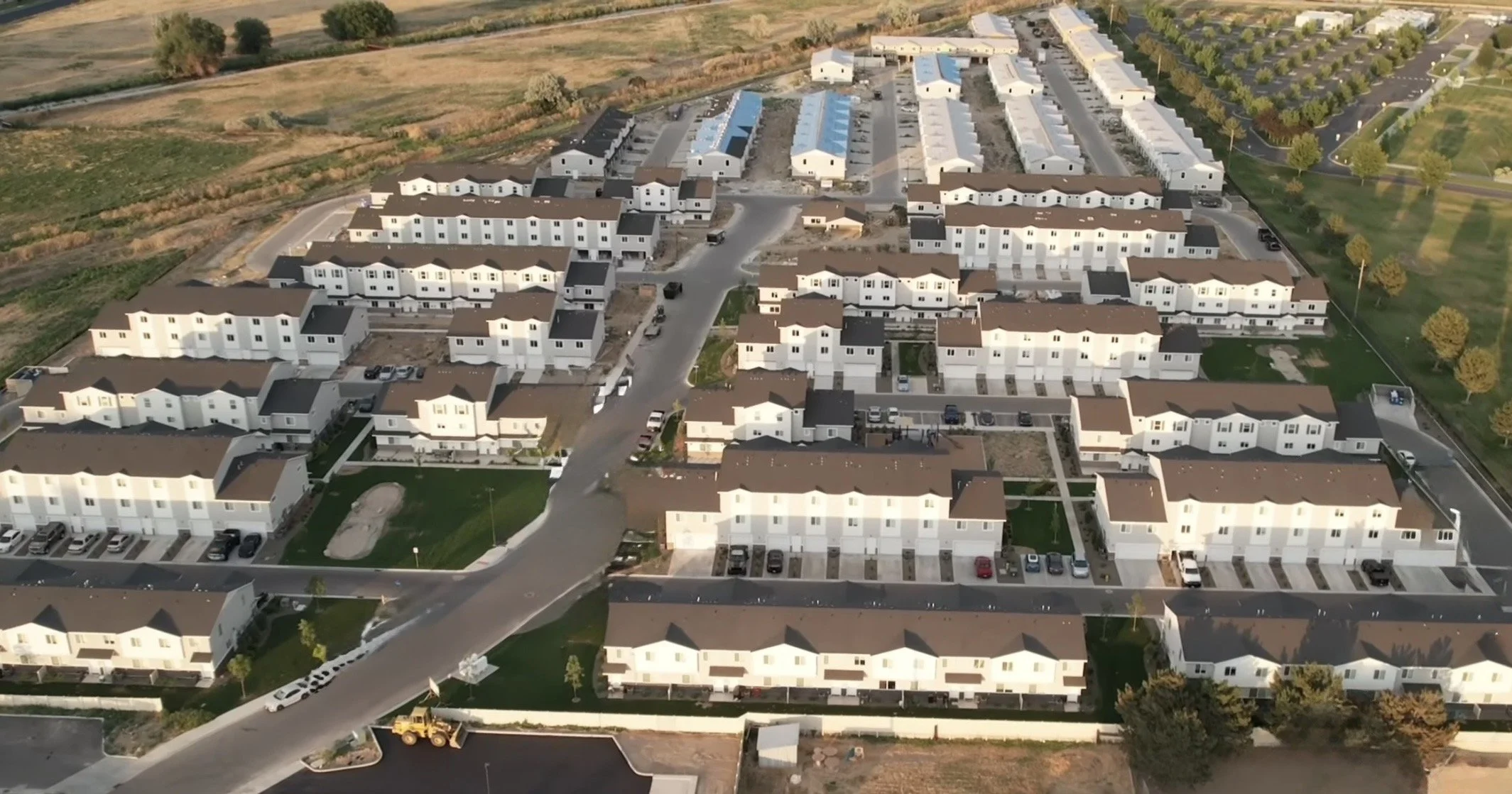 Aerial view of Laguna Farms Flats and Delinda Townhomes in Nampa, Idaho, a multifamily development with 120 apartment units and 30 fourplex townhomes featuring interior finish work by West Construction Services.