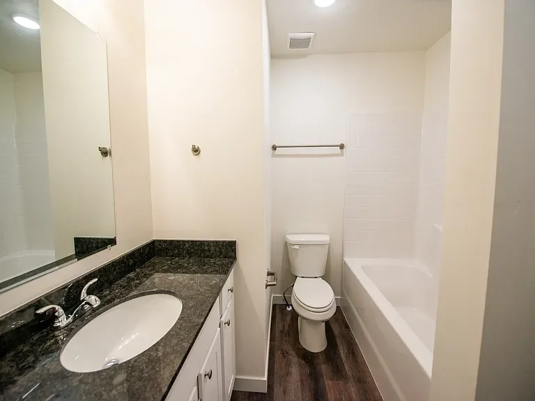 Finished bathroom at Laguna Farms – Delinda Townhomes in Nampa, Idaho, part of West Construction Services’ multifamily interior finish work.