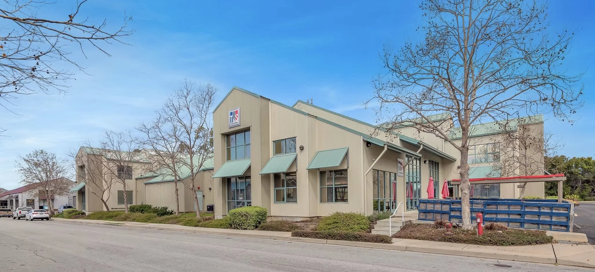 672 &amp; 684 Clarion Court