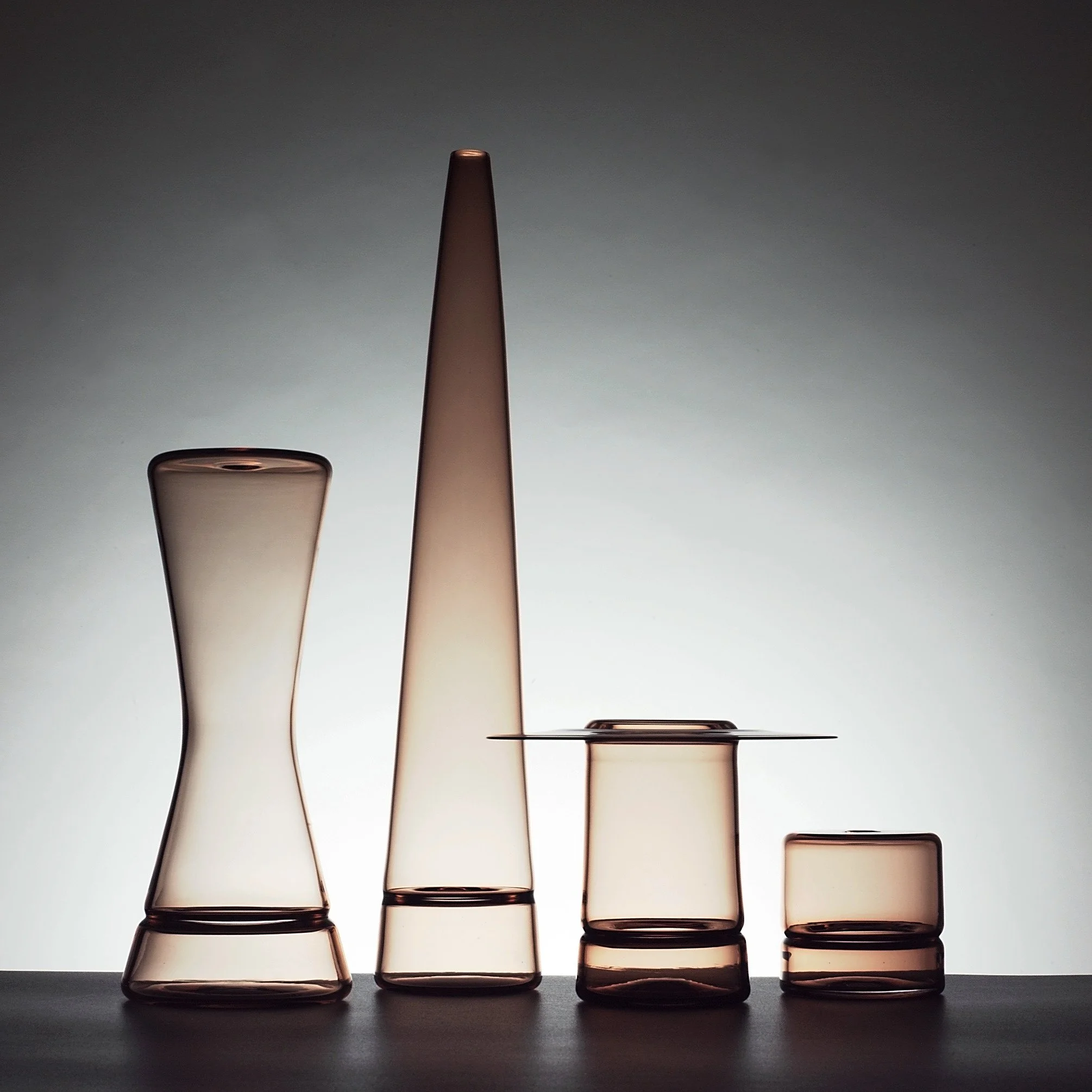 Kakete 2004, blown glass, 780x840x200mm.
Photographer: Greg Piper