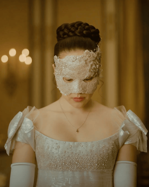 BridgertonSophie.gif