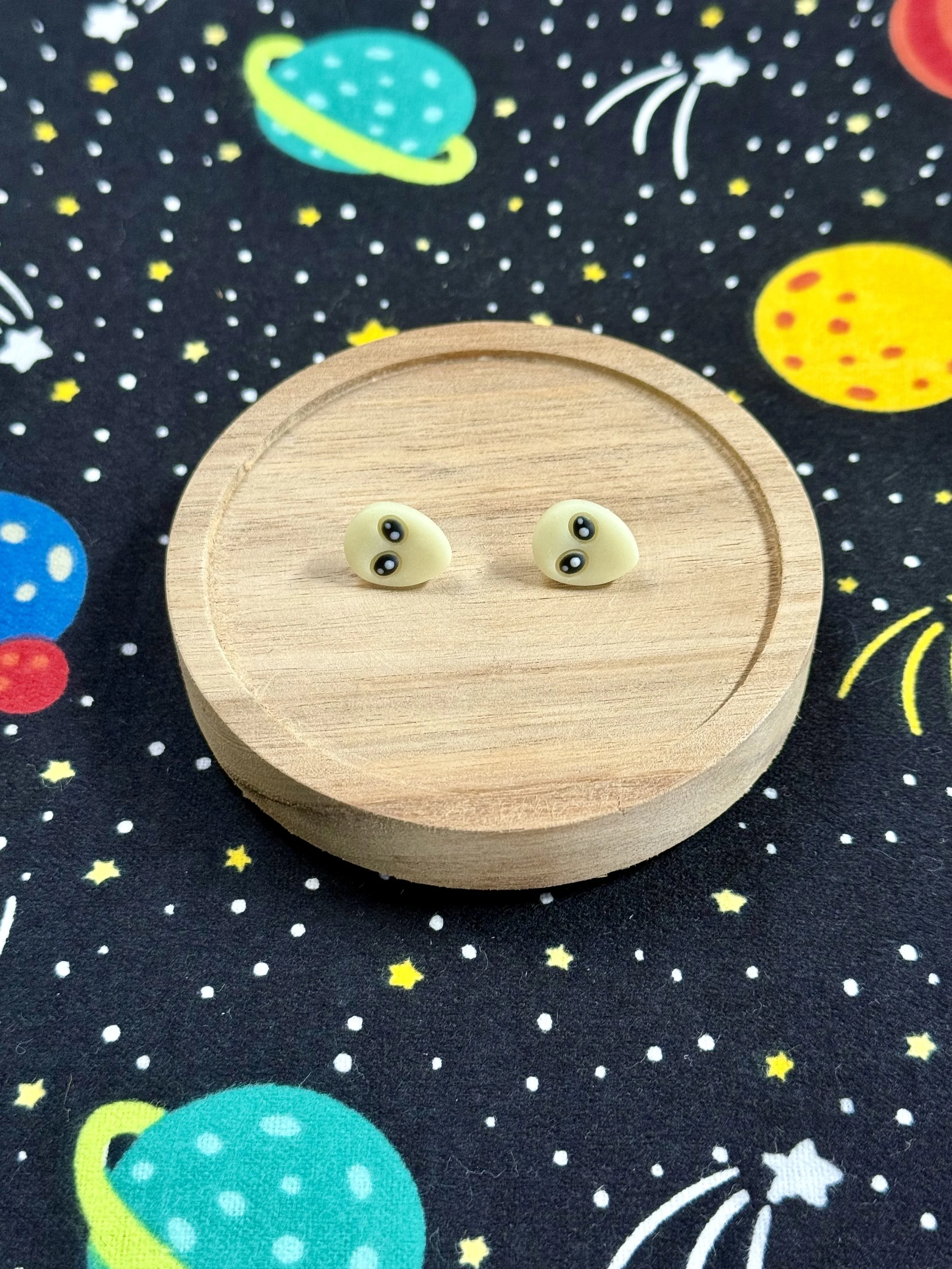 Glow-in-the-dark Alien Studs