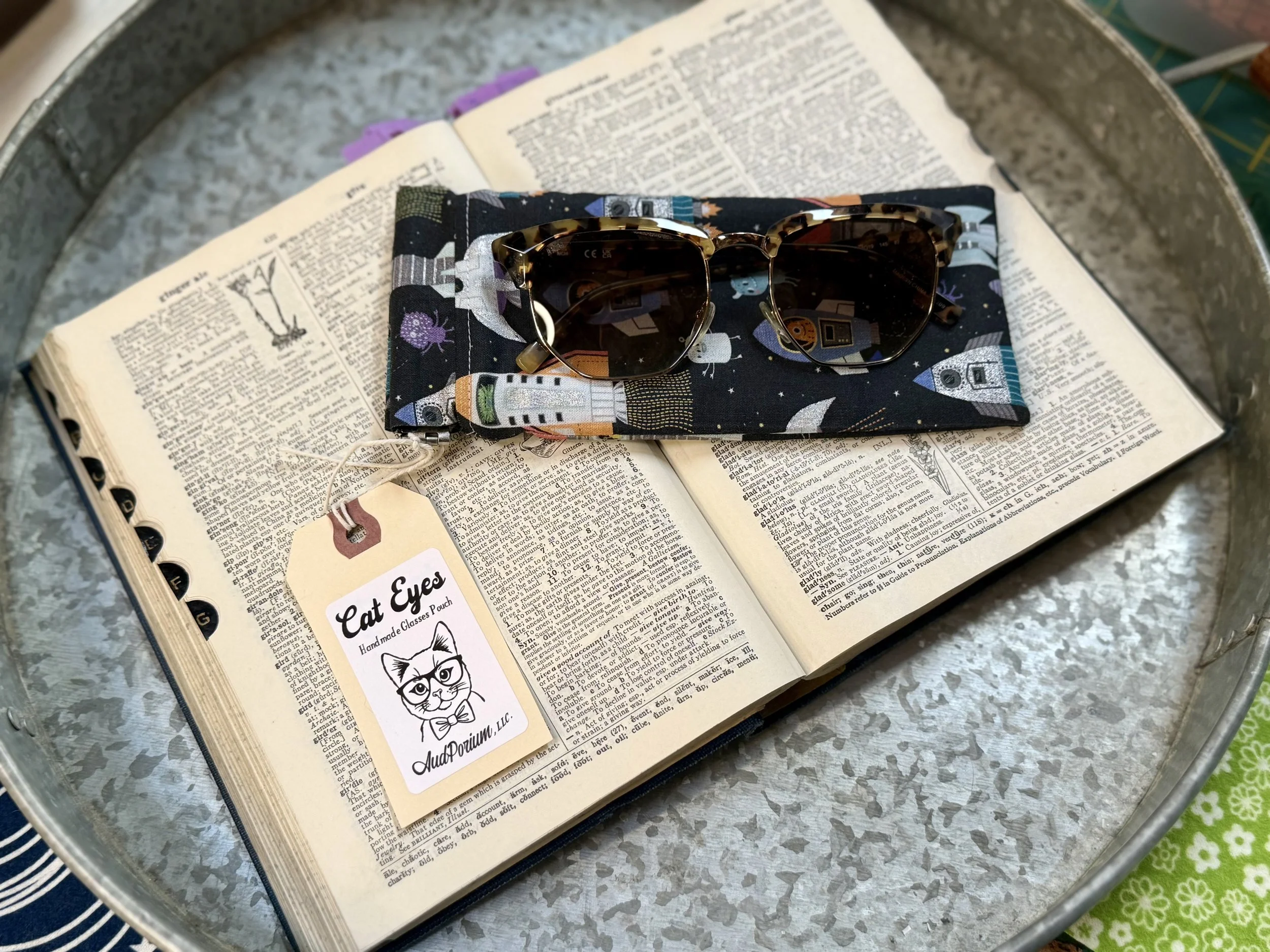 Cat Eyes Glasses Pouch