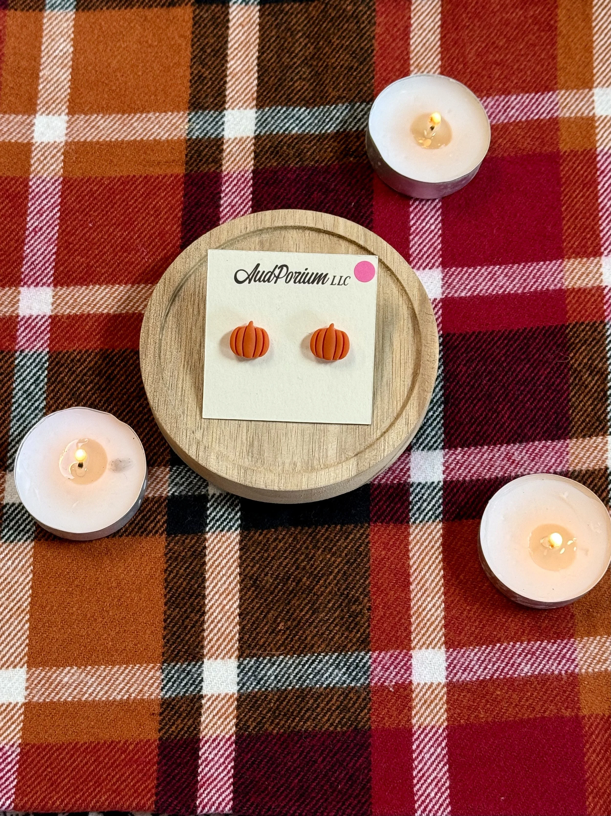 Classic Pumpkin Stud
