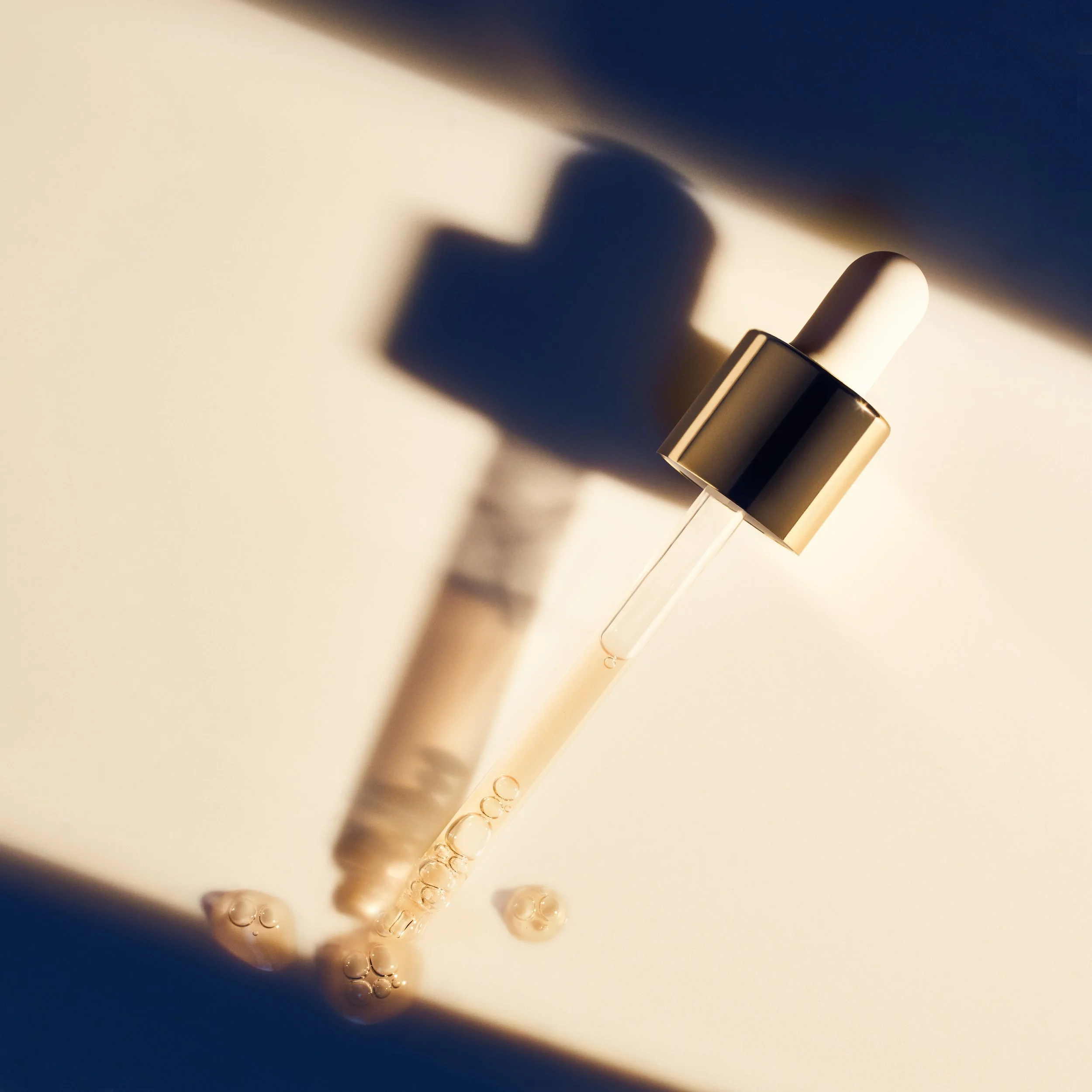 _EVEOLON_CONT_SERUM_SE_01035_sesselind.jpg