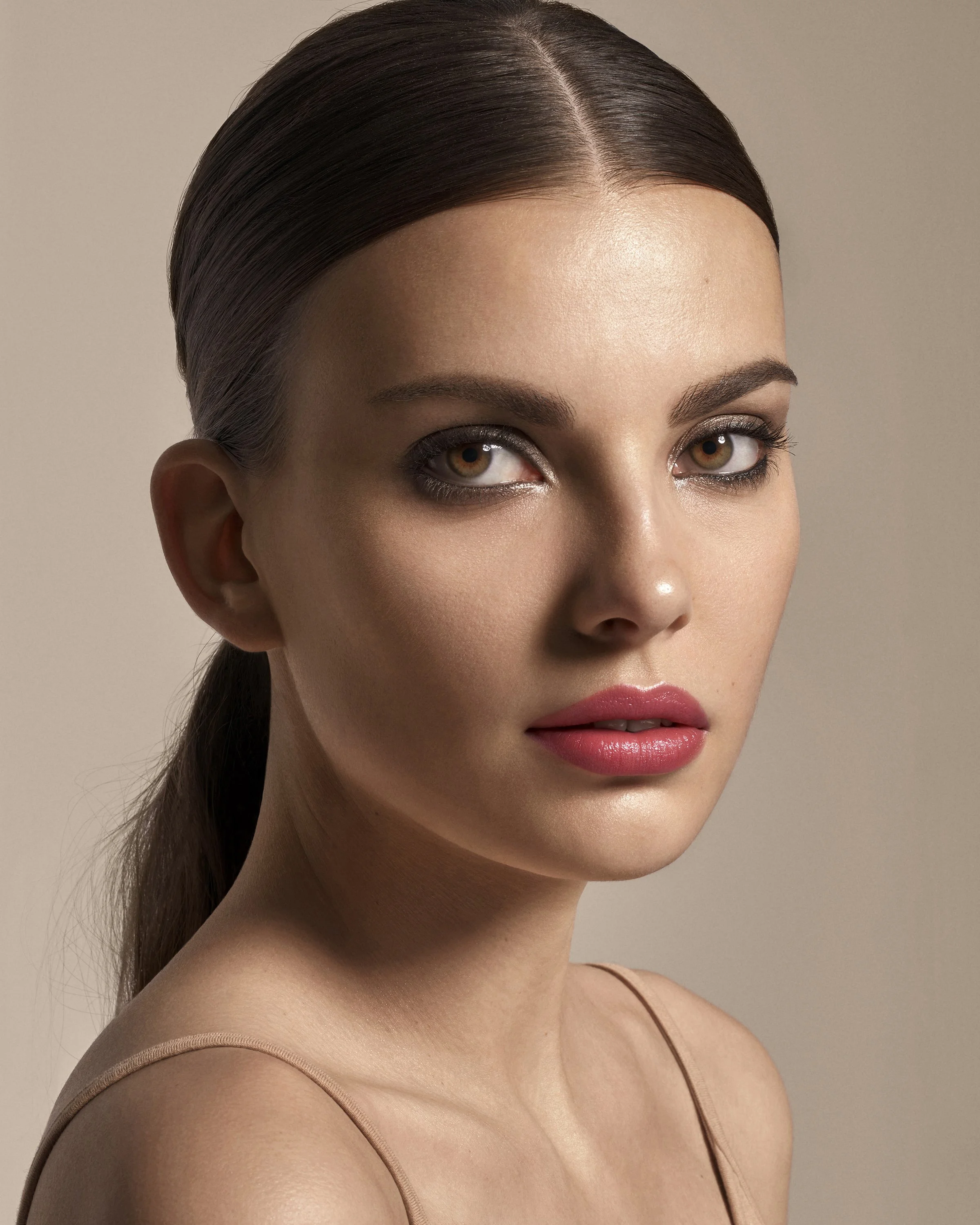 180319_Bobbi-Brown_05Shot_PinkLip_Crushed_sRGB300.jpg