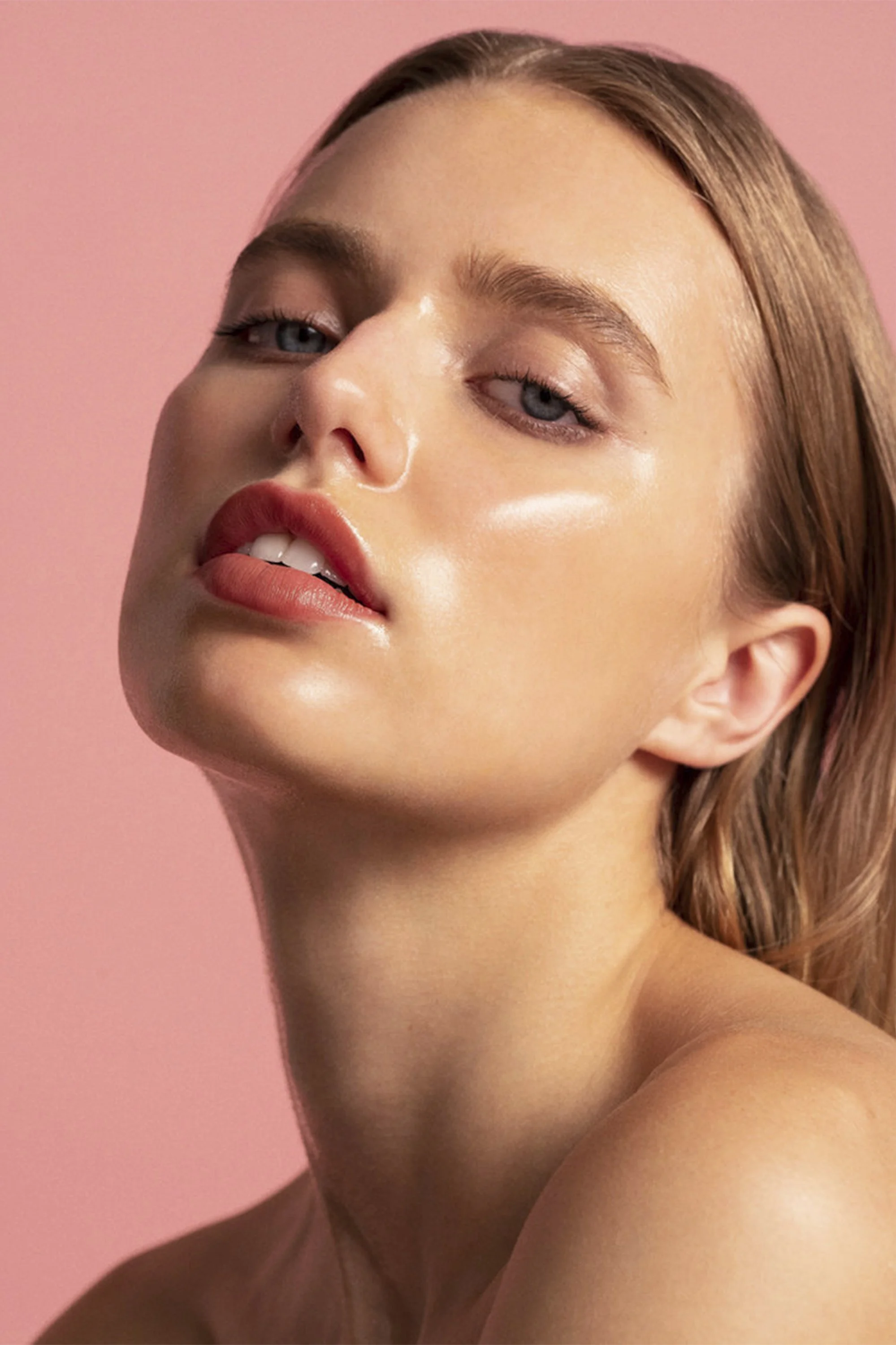 ELEMIS_PCROSECLEANSINGBALM_CAMPAIGNIMAGE_MODEL4 2_G_02_004.jpg