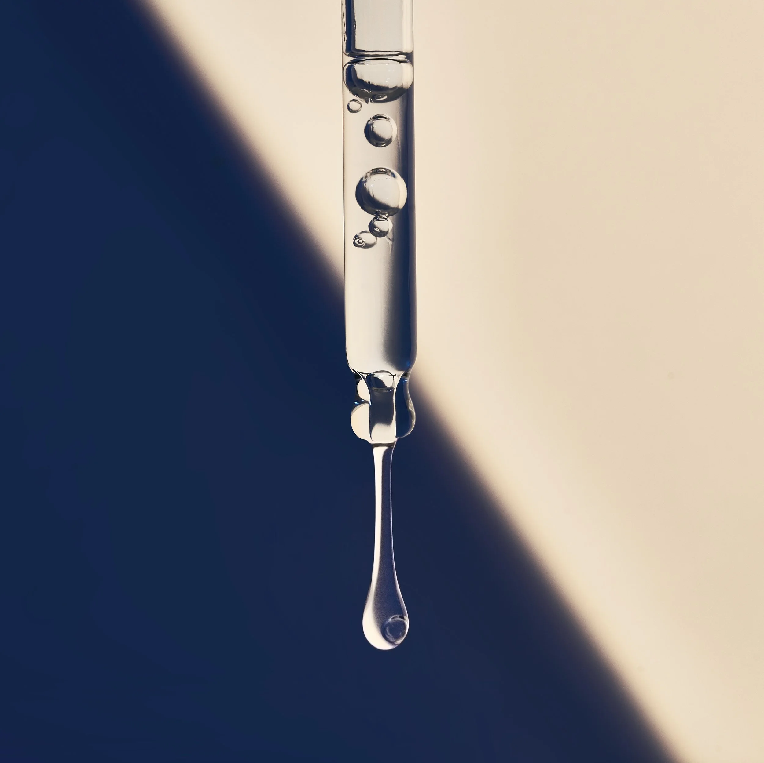 _CHANEL_CONT_SERUM_SE_04461 3 wcopy_sesselind.jpg