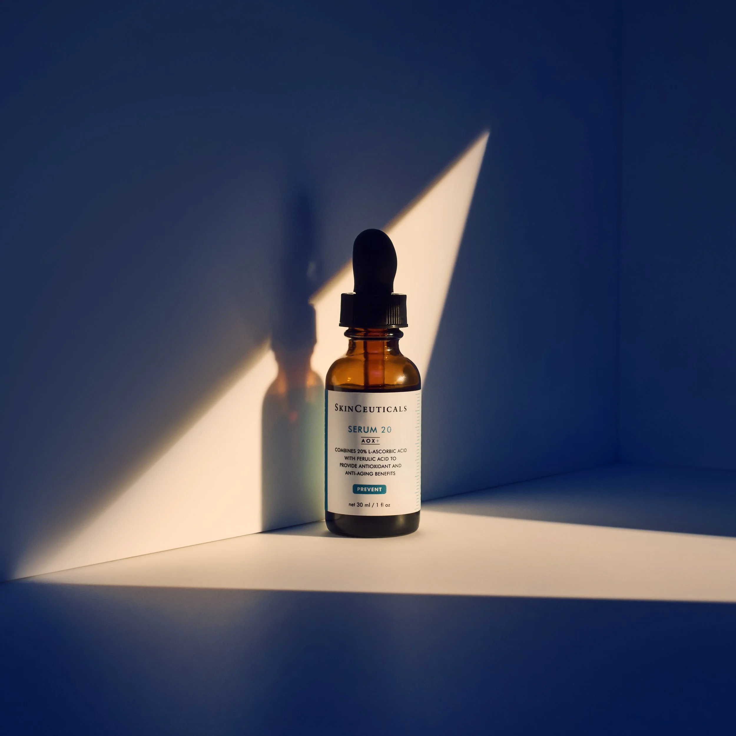 _SKINCEU_CONT_SERUM_SE_06452_sesselind.jpg