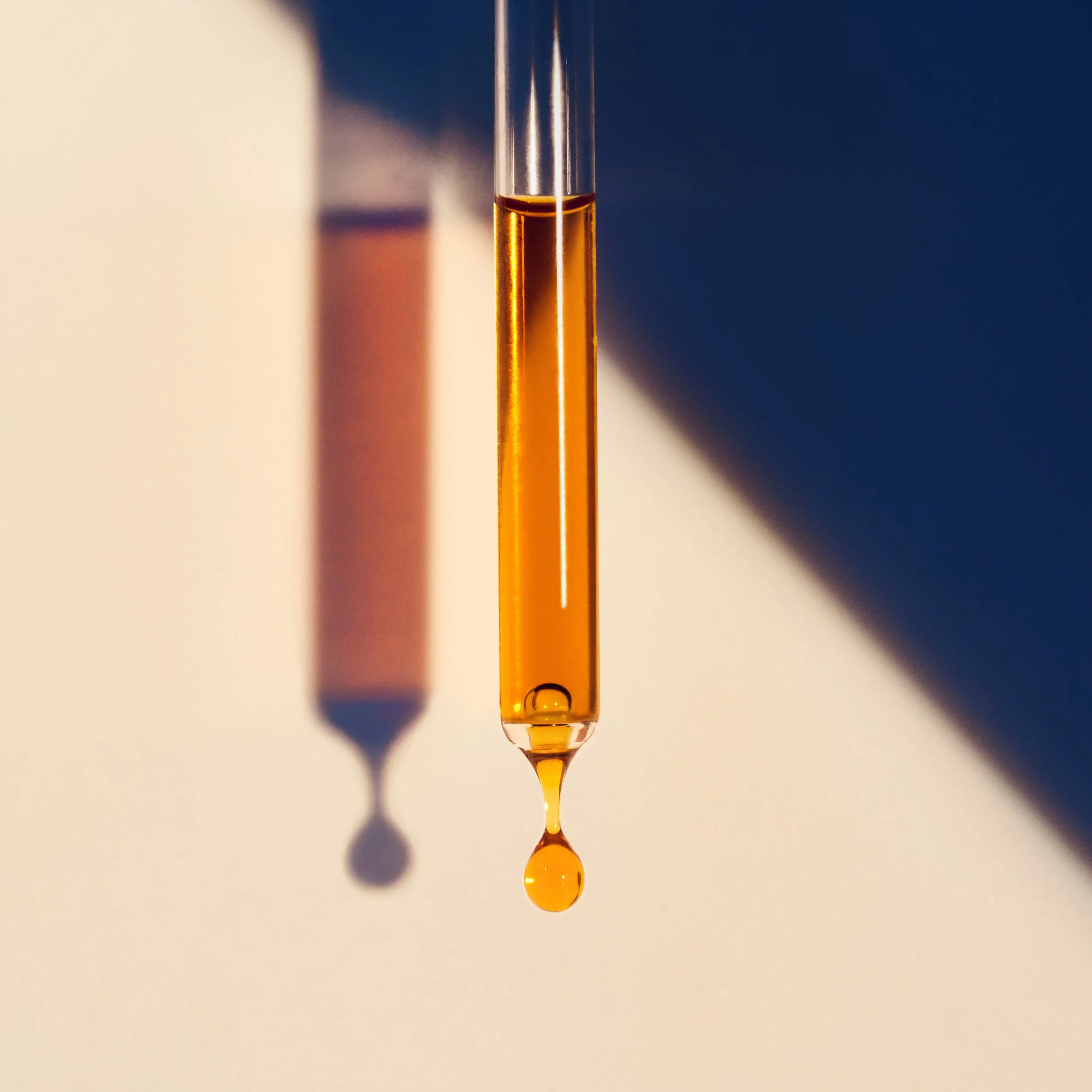 _SKINCEU_CONT_SERUM_SE_03272_sesselind.jpg